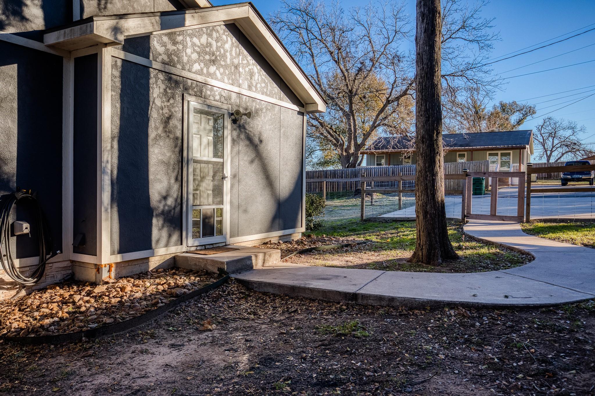 1004 Pecan Street