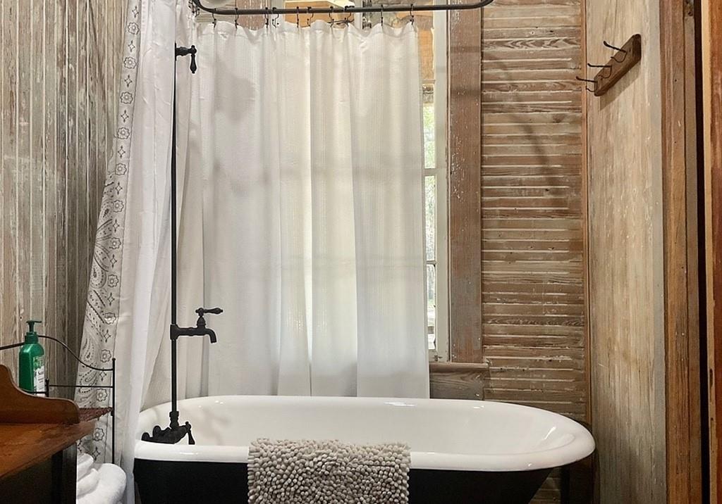 8222 Highway 105-Cabin 2