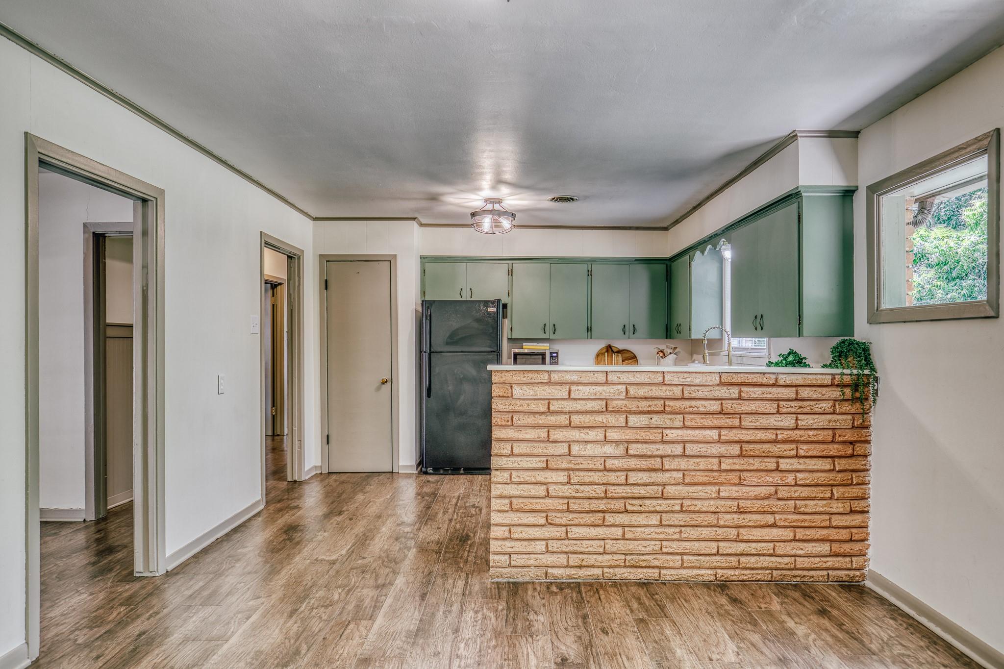 2414 Airline Drive
