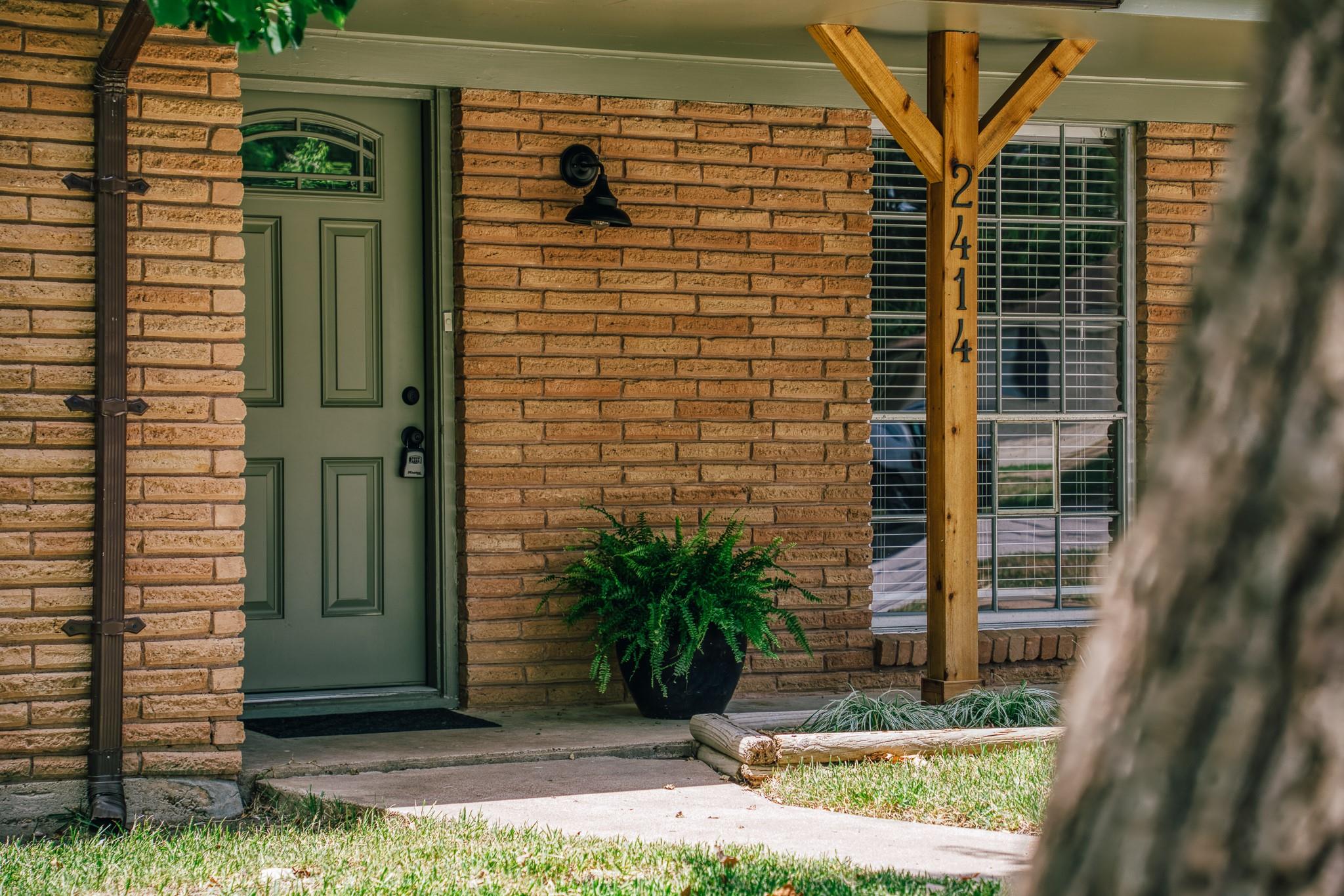 2414 Airline Drive
