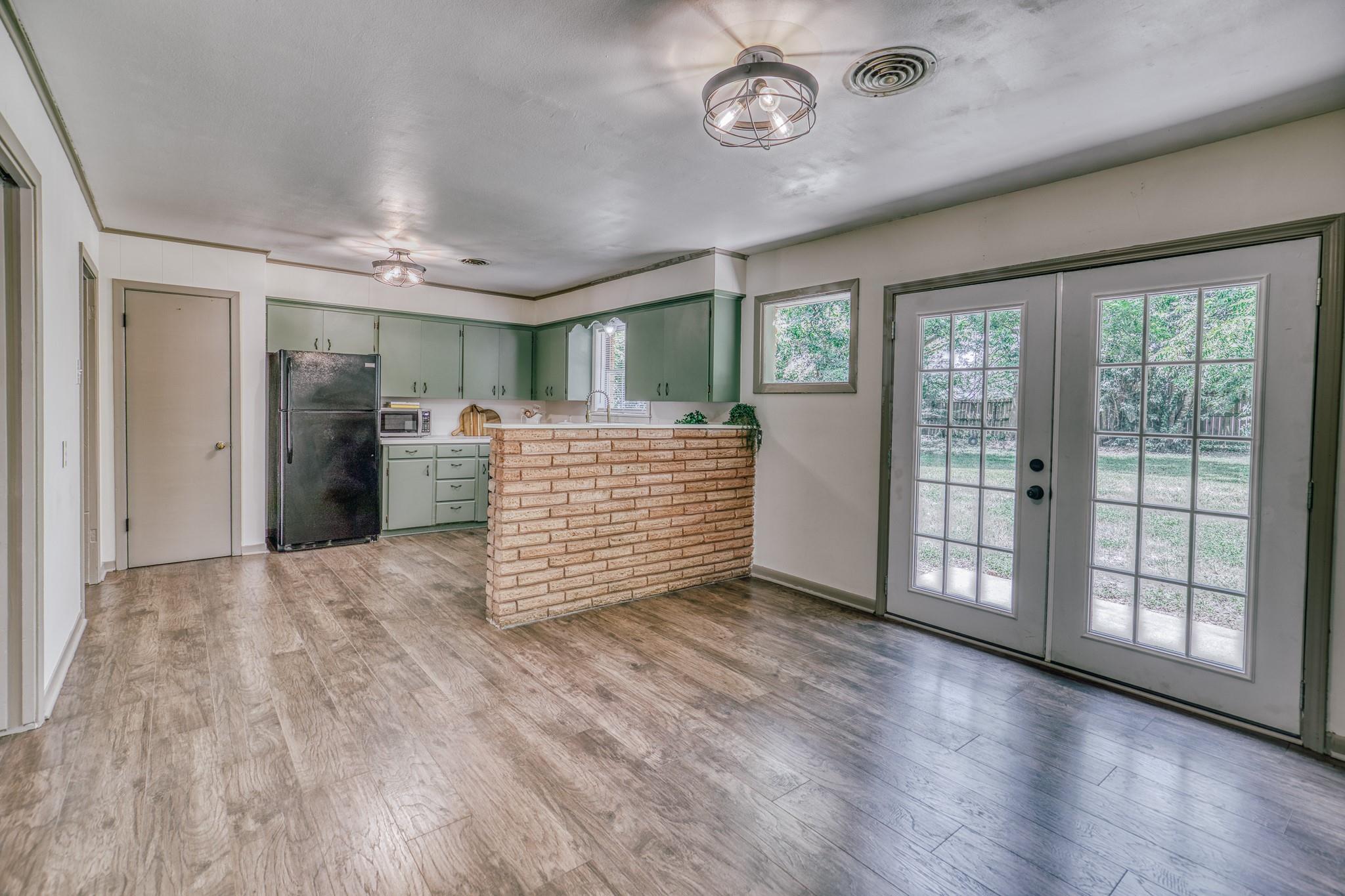 2414 Airline Drive