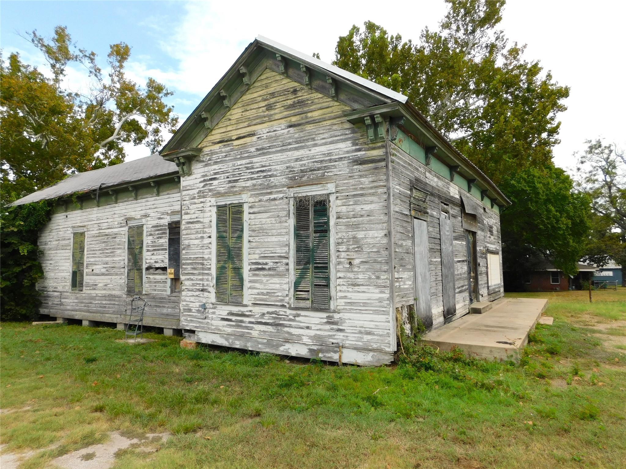 701 & 703 E Alamo Street