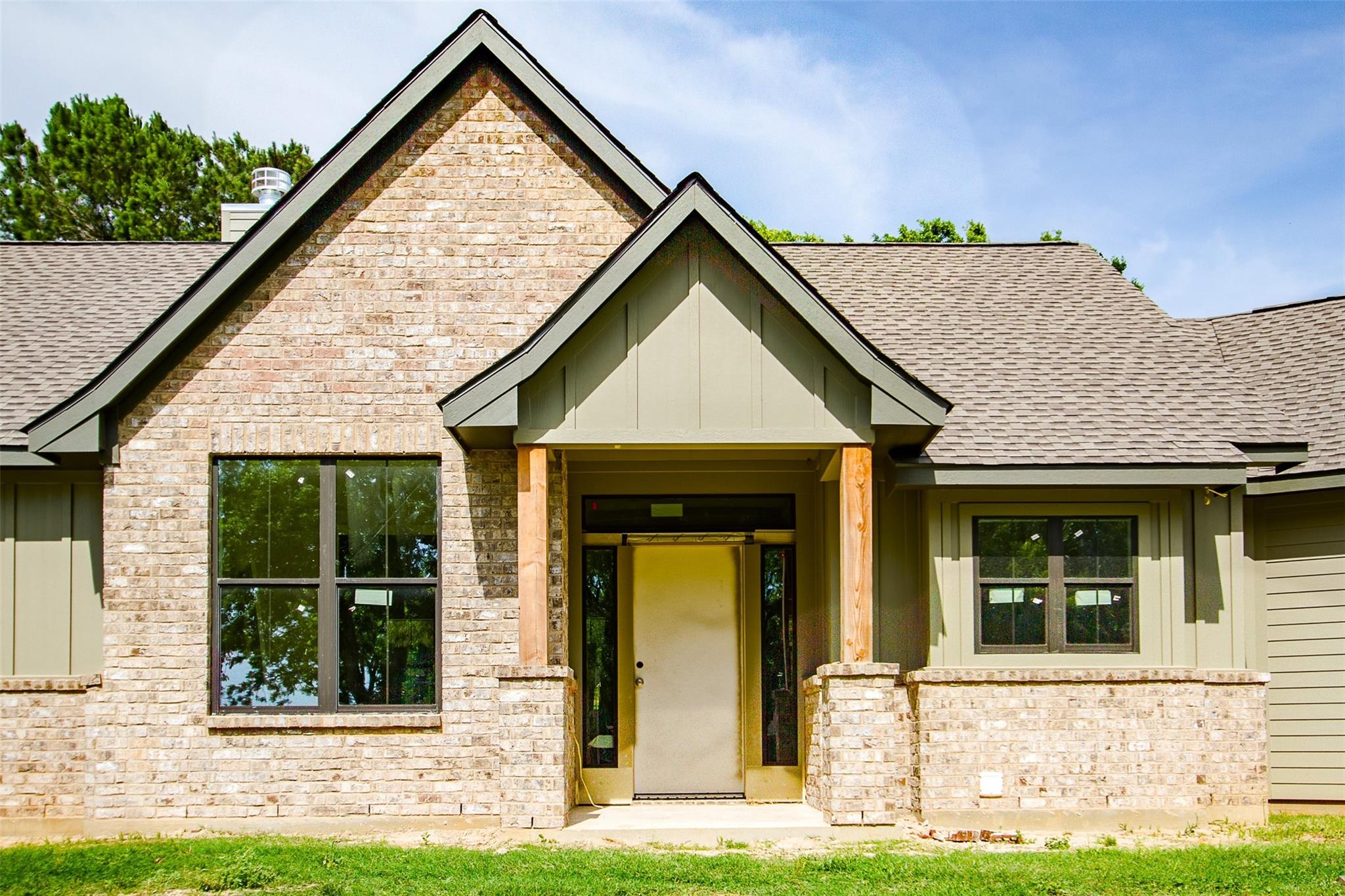 2401 Oak Hollow Lane