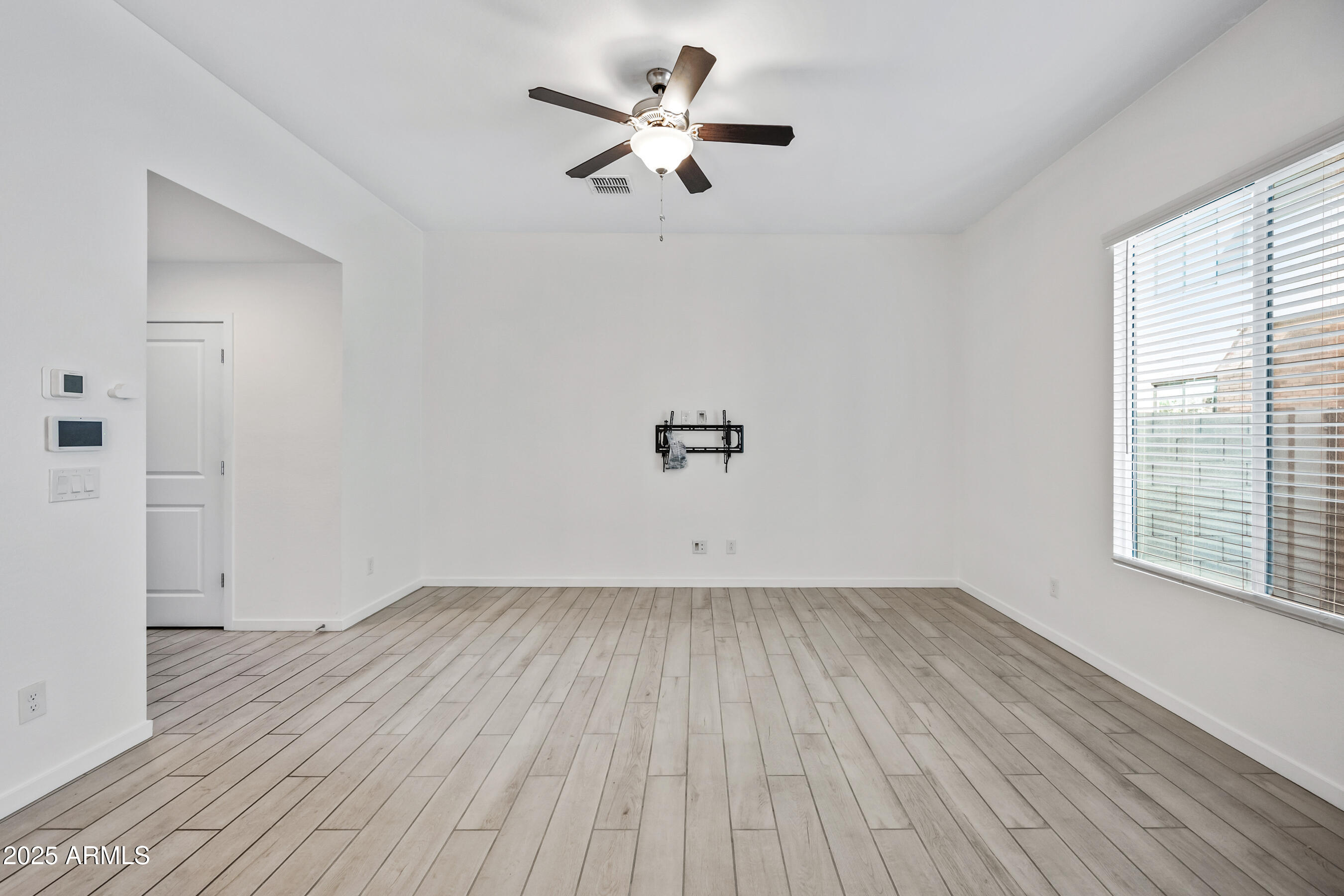 901 S SMITH Road, 1012