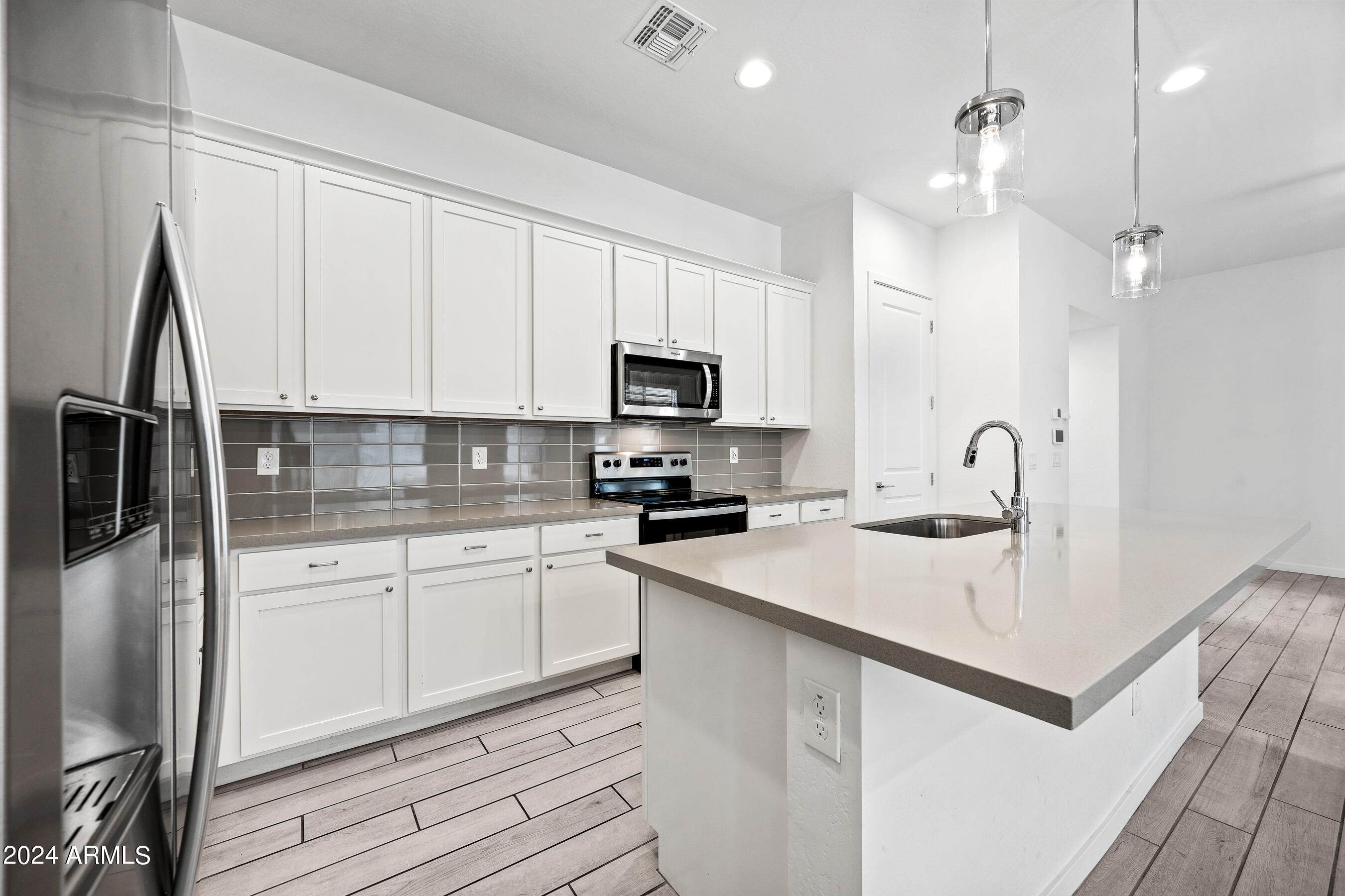 901 S SMITH Road, 1012