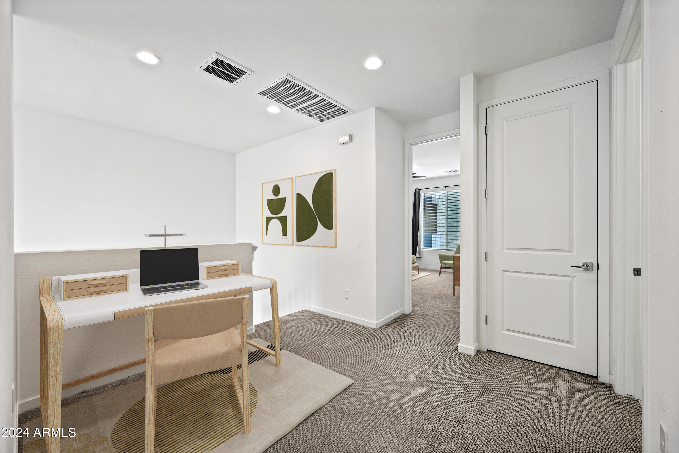 901 S SMITH Road, 1012