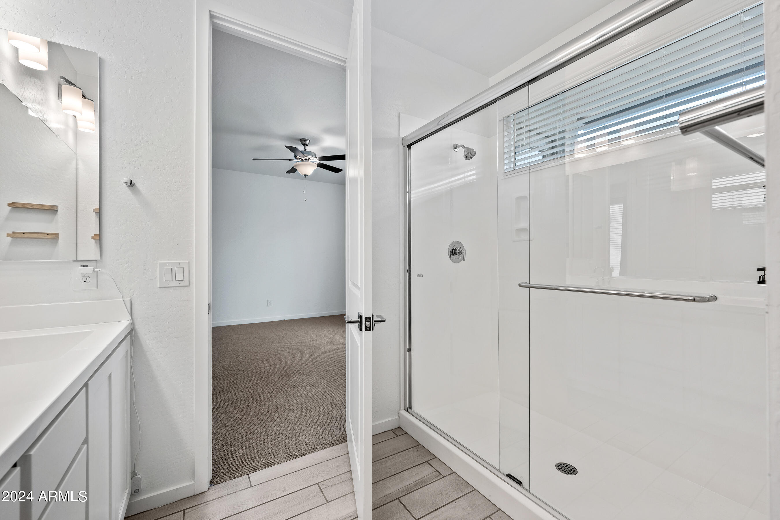 901 S SMITH Road, 1012