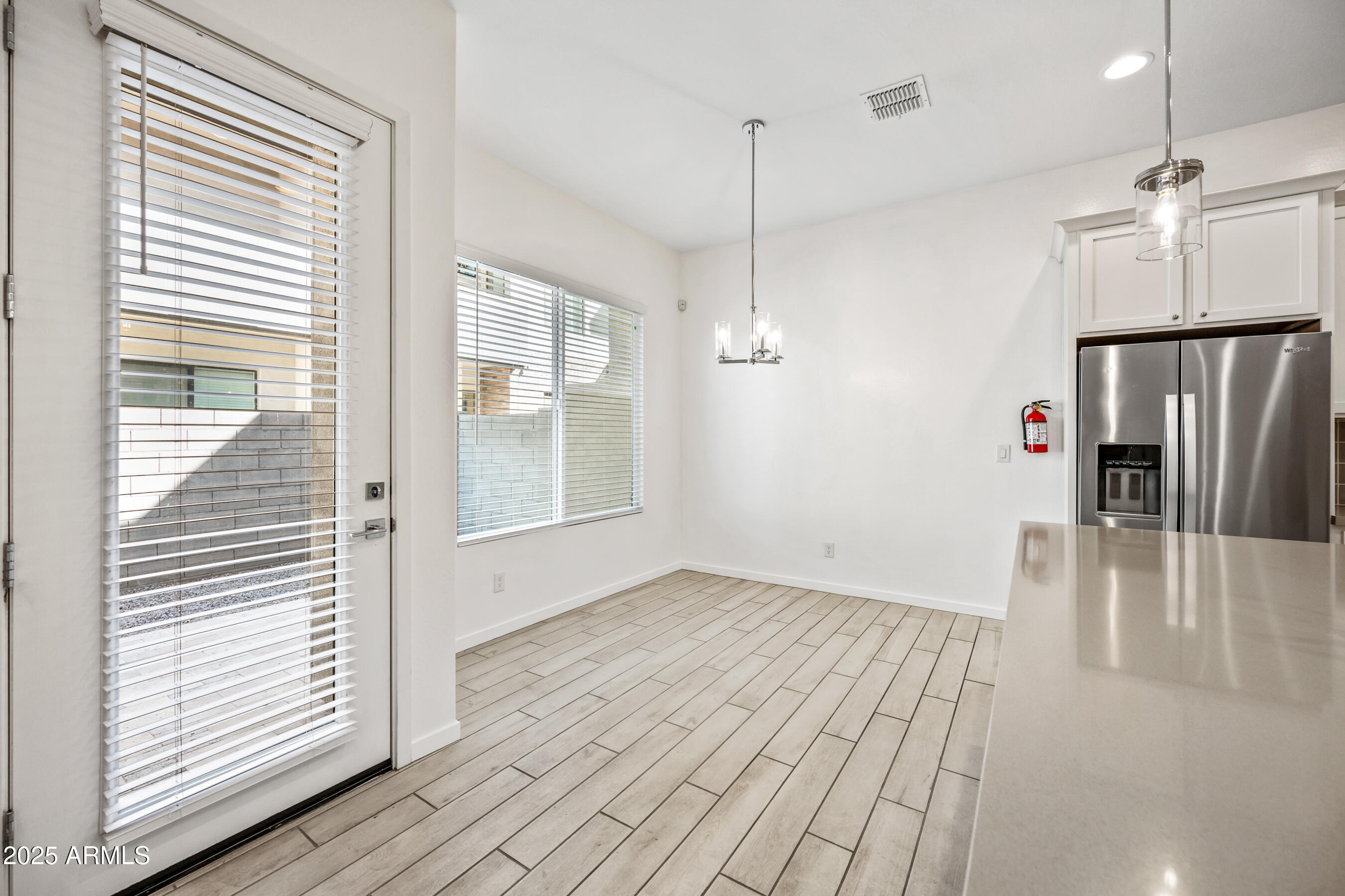 901 S SMITH Road, 1012