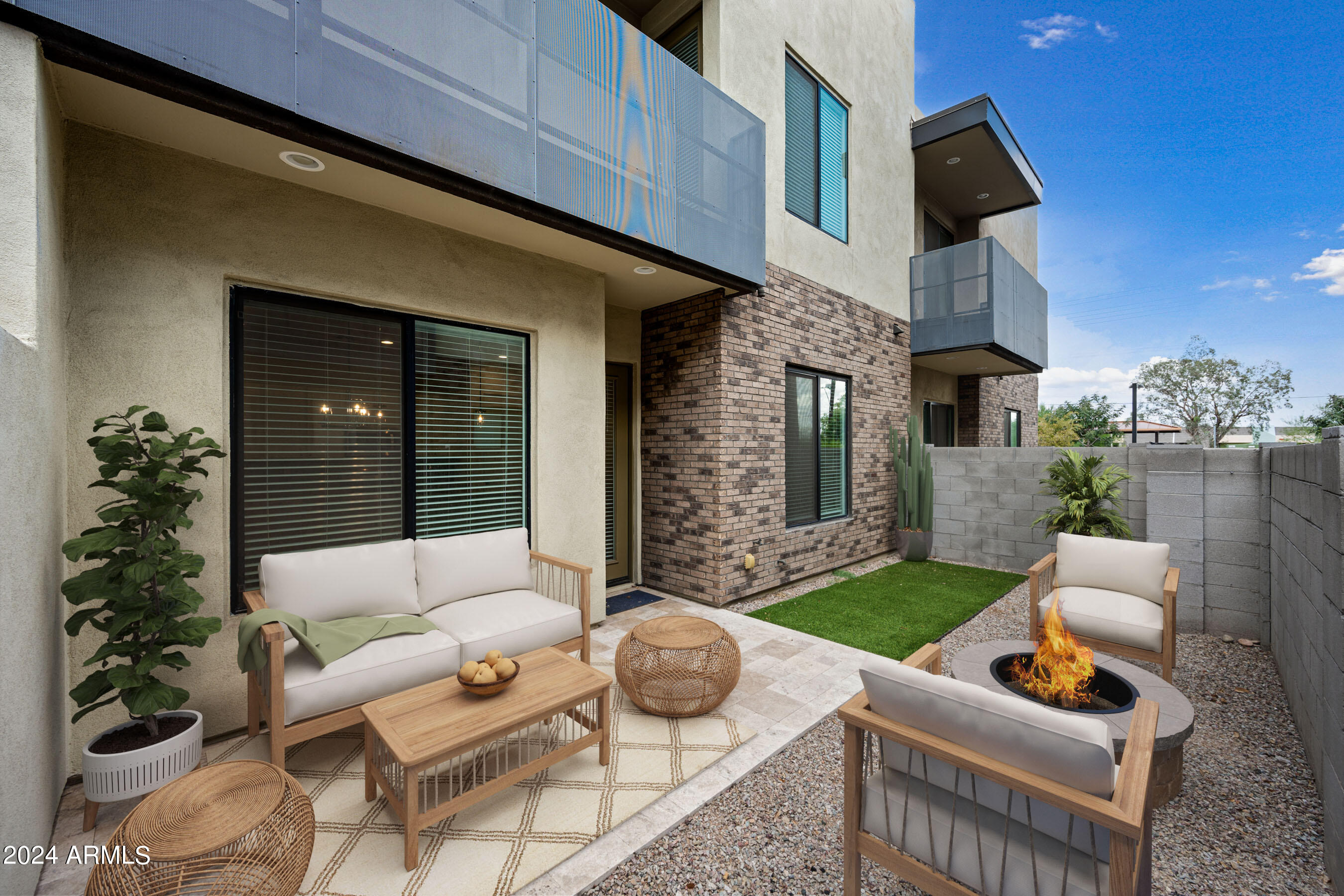 901 S SMITH Road, 1012