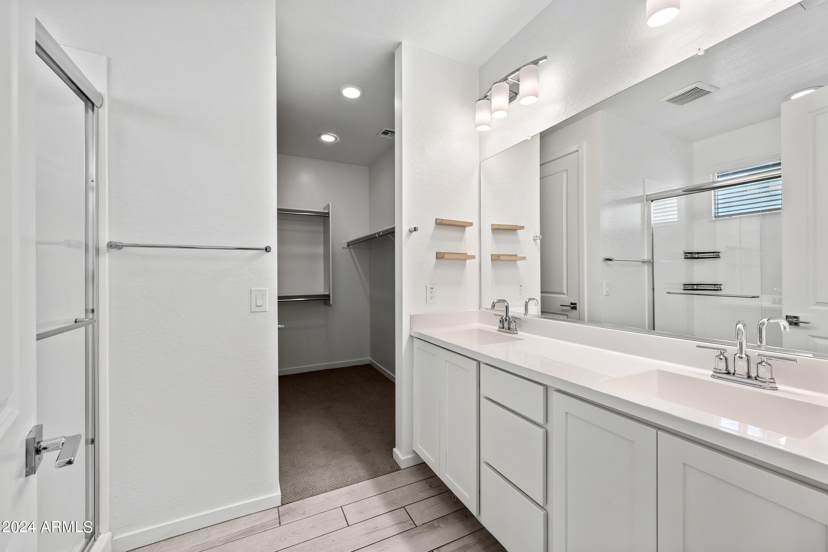 901 S SMITH Road, 1012