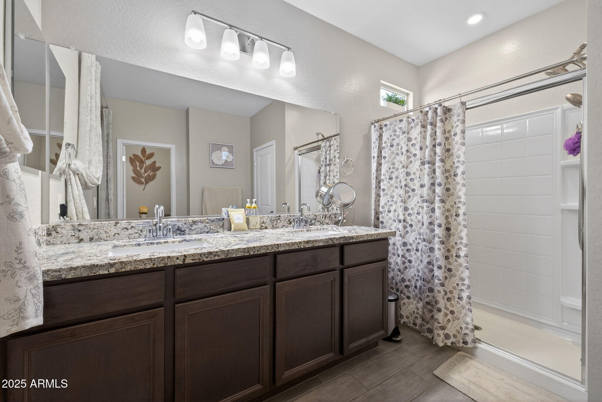 2026 E WETLEAF Place