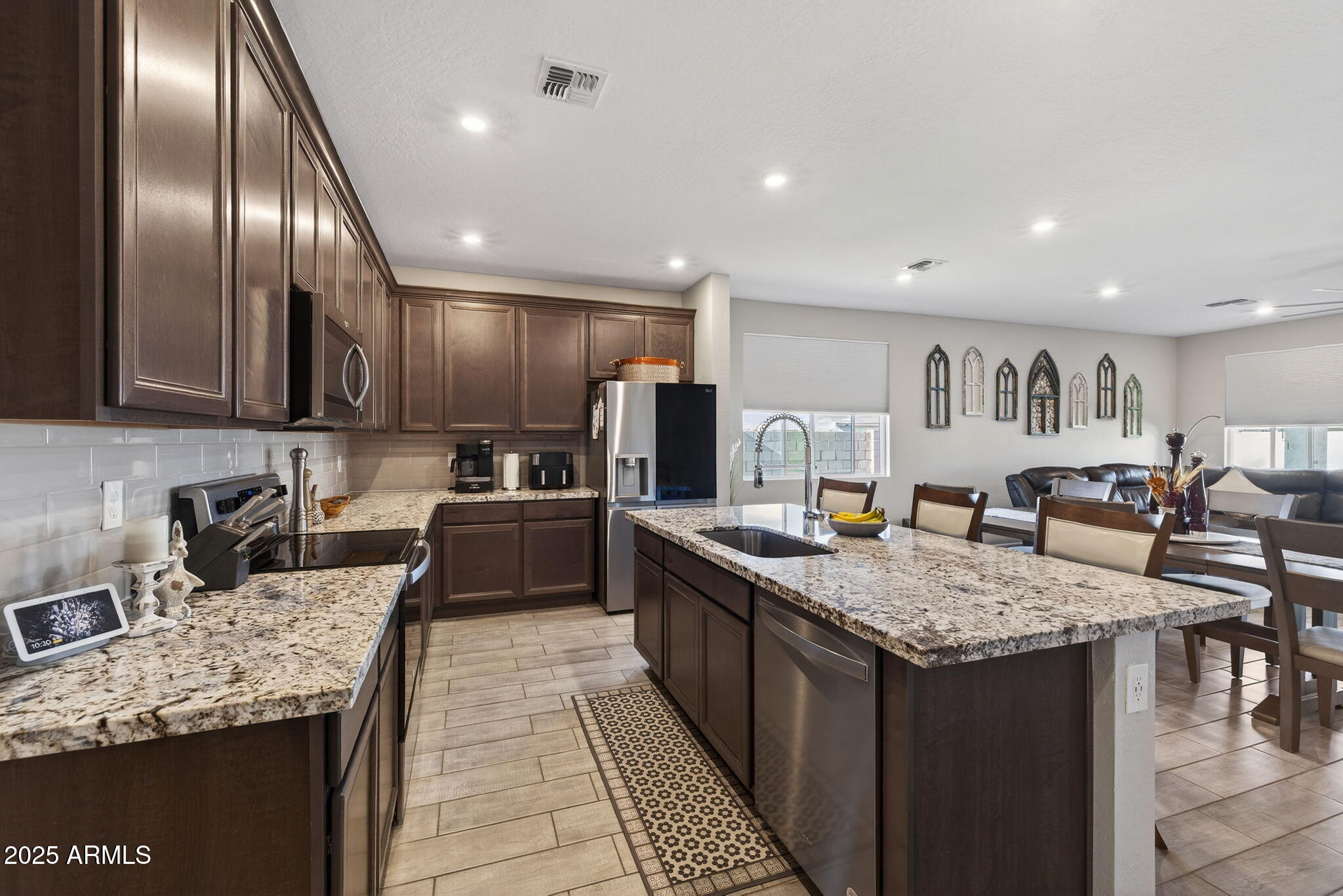 2026 E WETLEAF Place