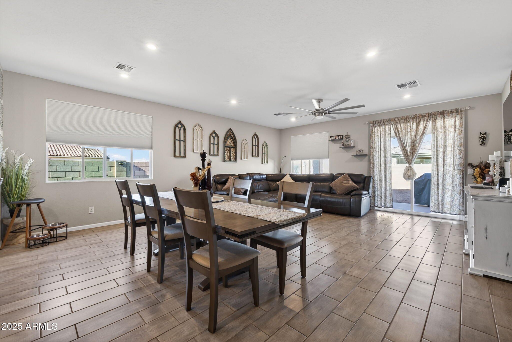 2026 E WETLEAF Place