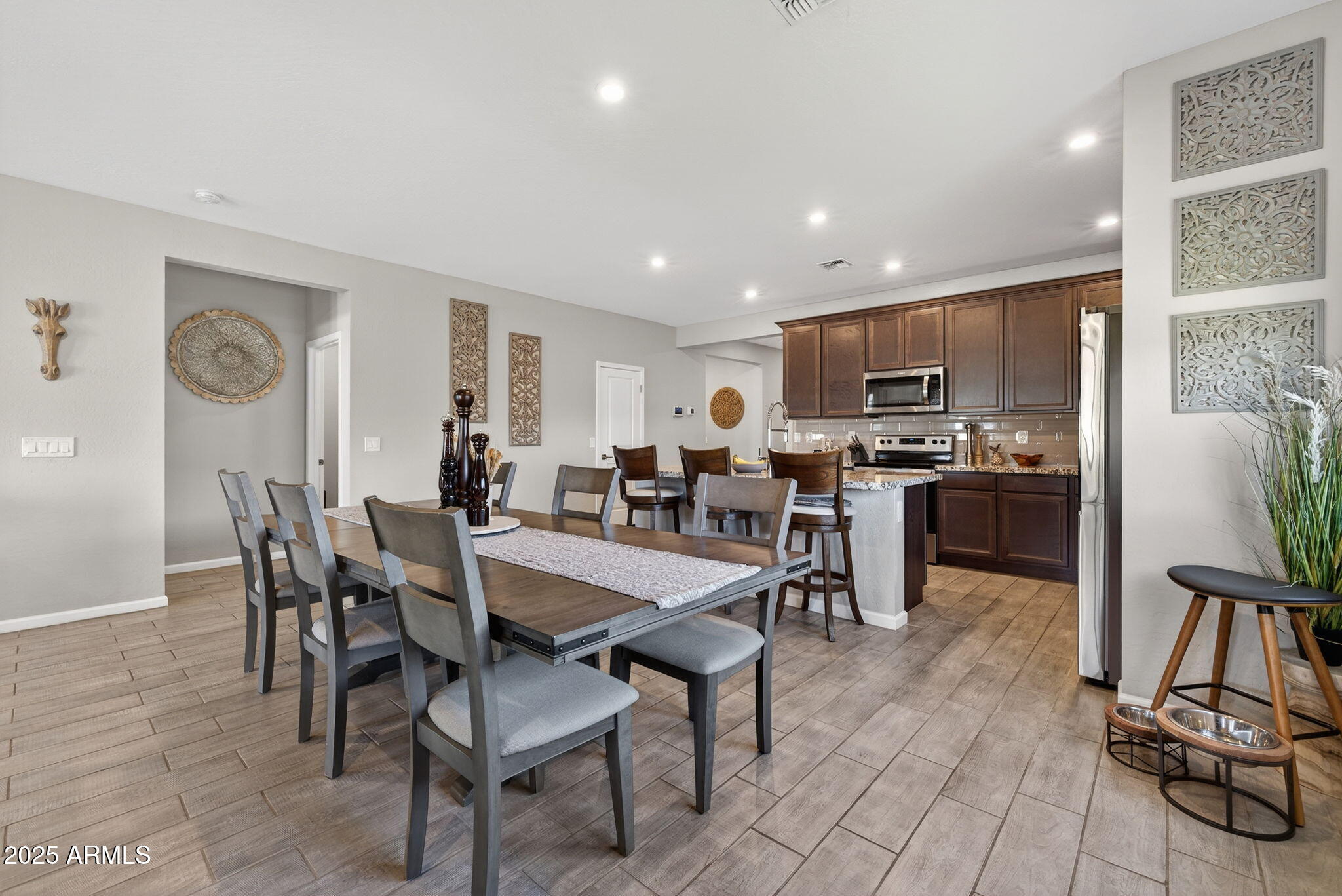 2026 E WETLEAF Place