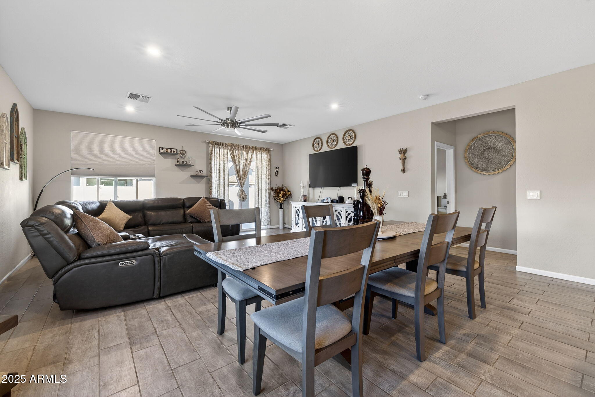 2026 E WETLEAF Place