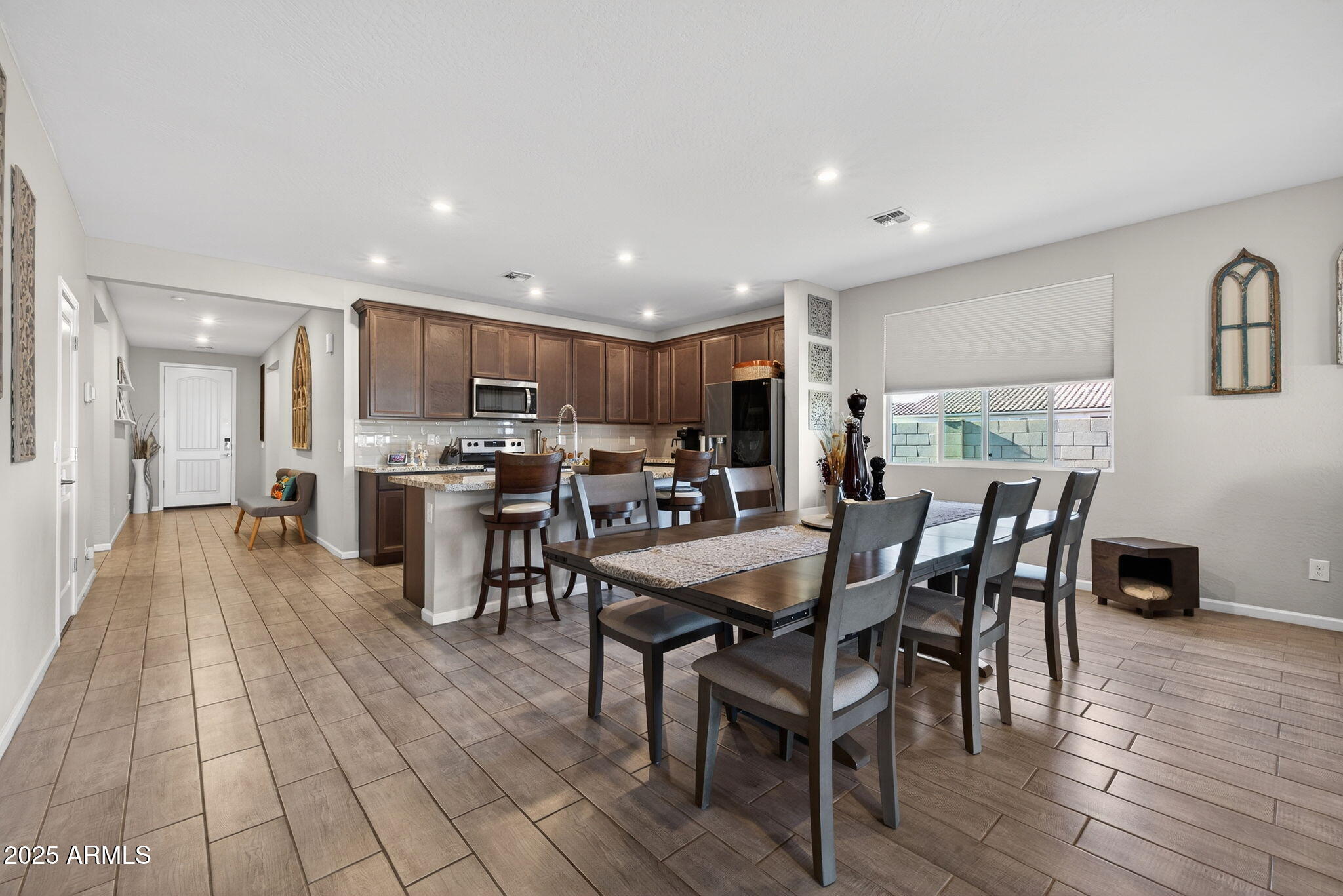 2026 E WETLEAF Place