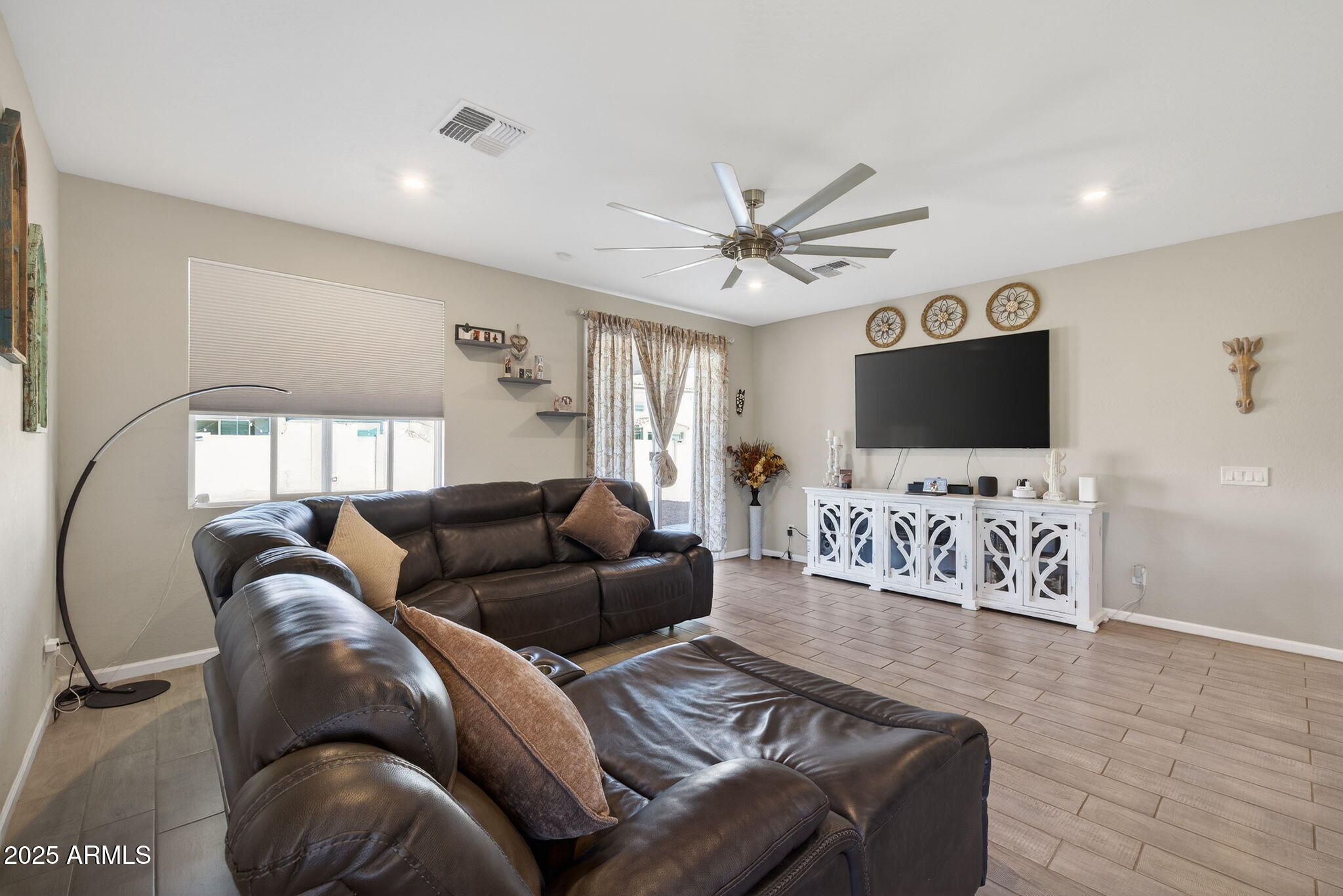 2026 E WETLEAF Place