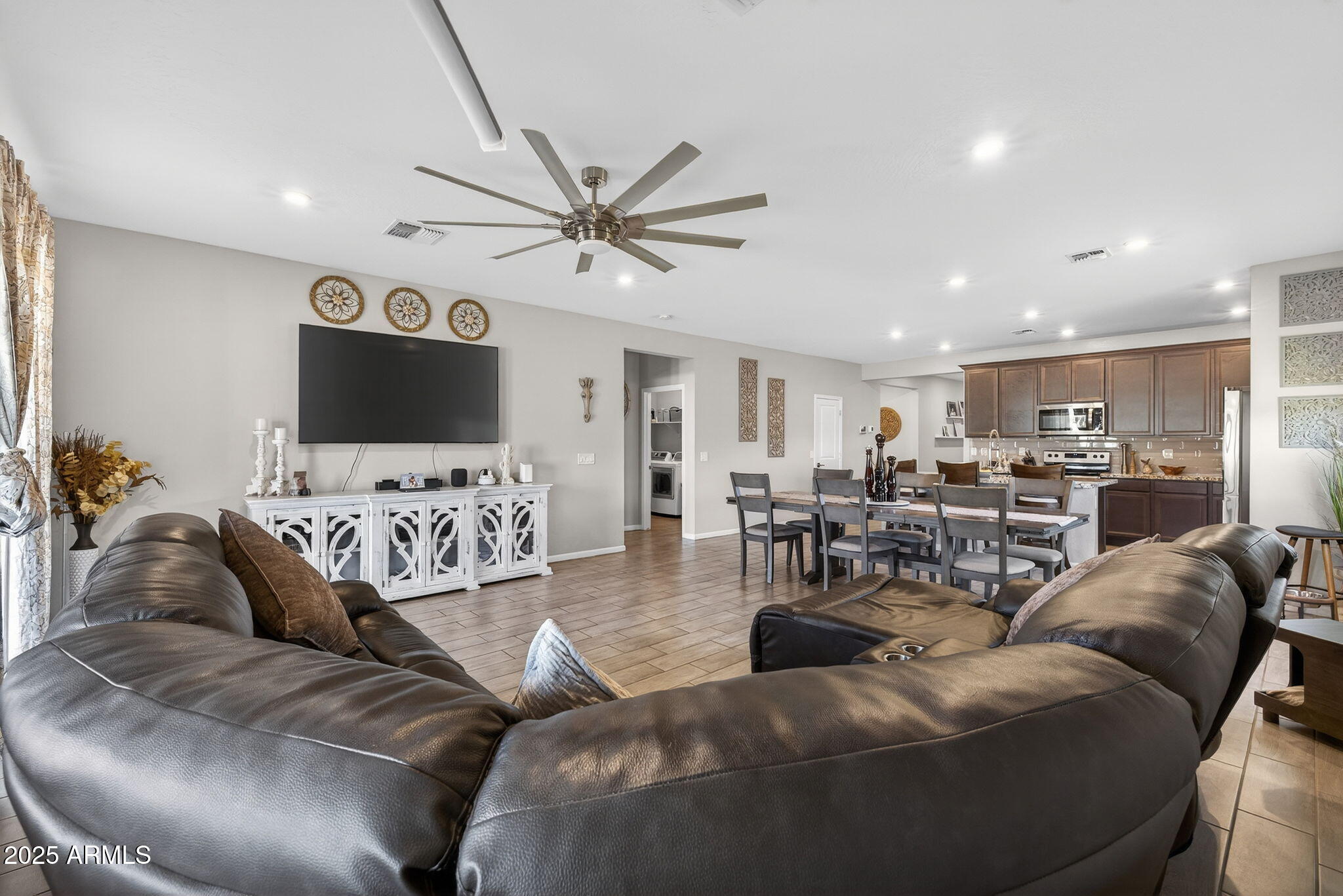 2026 E WETLEAF Place