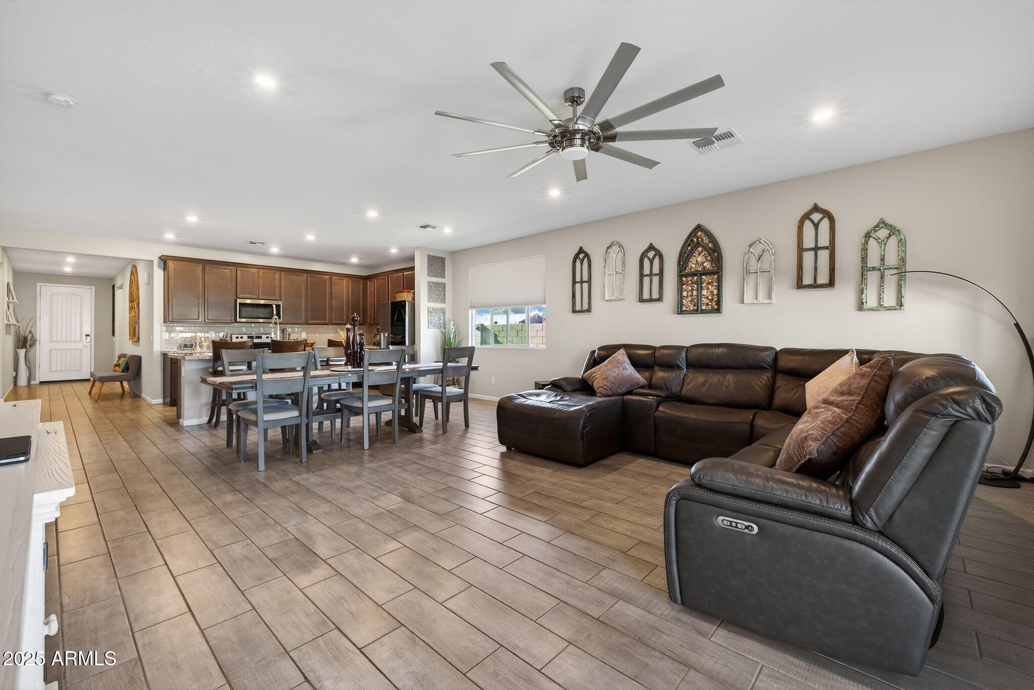 2026 E WETLEAF Place