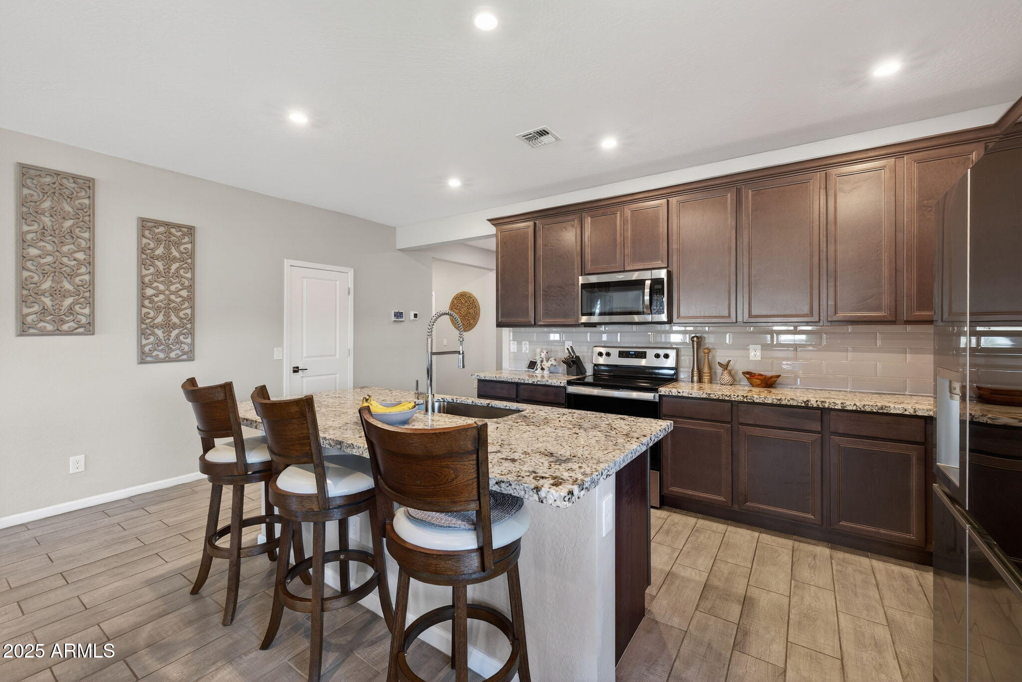 2026 E WETLEAF Place