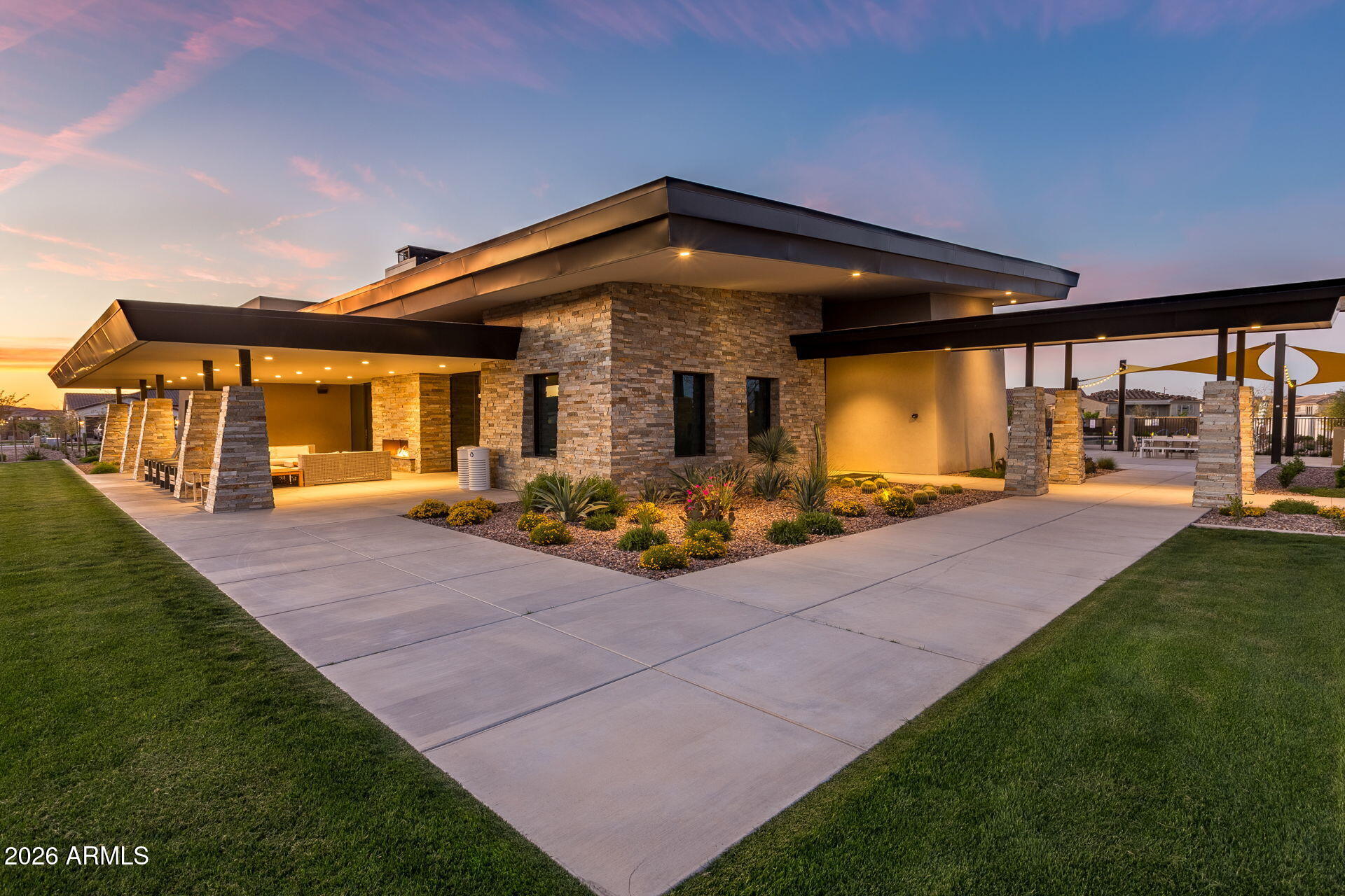 10706 E TRAVERTINE Avenue