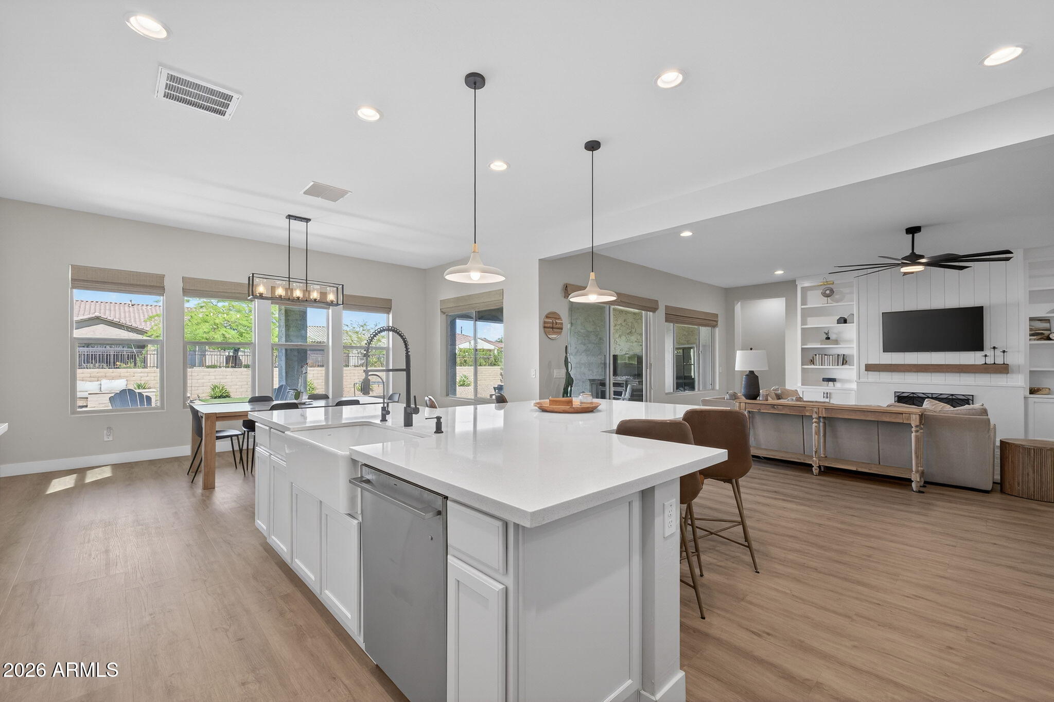 10706 E TRAVERTINE Avenue