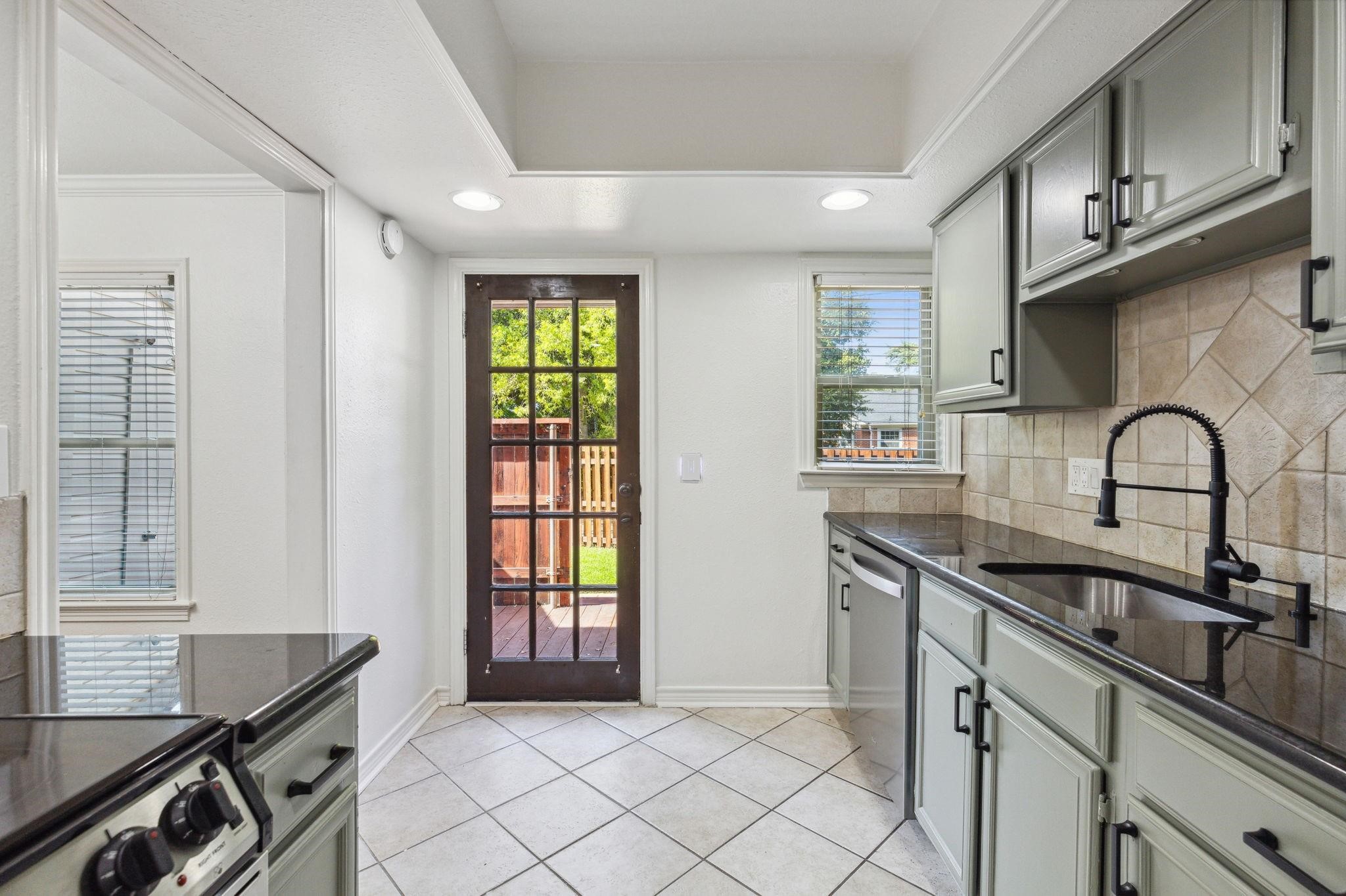 6453 Oriole Drive