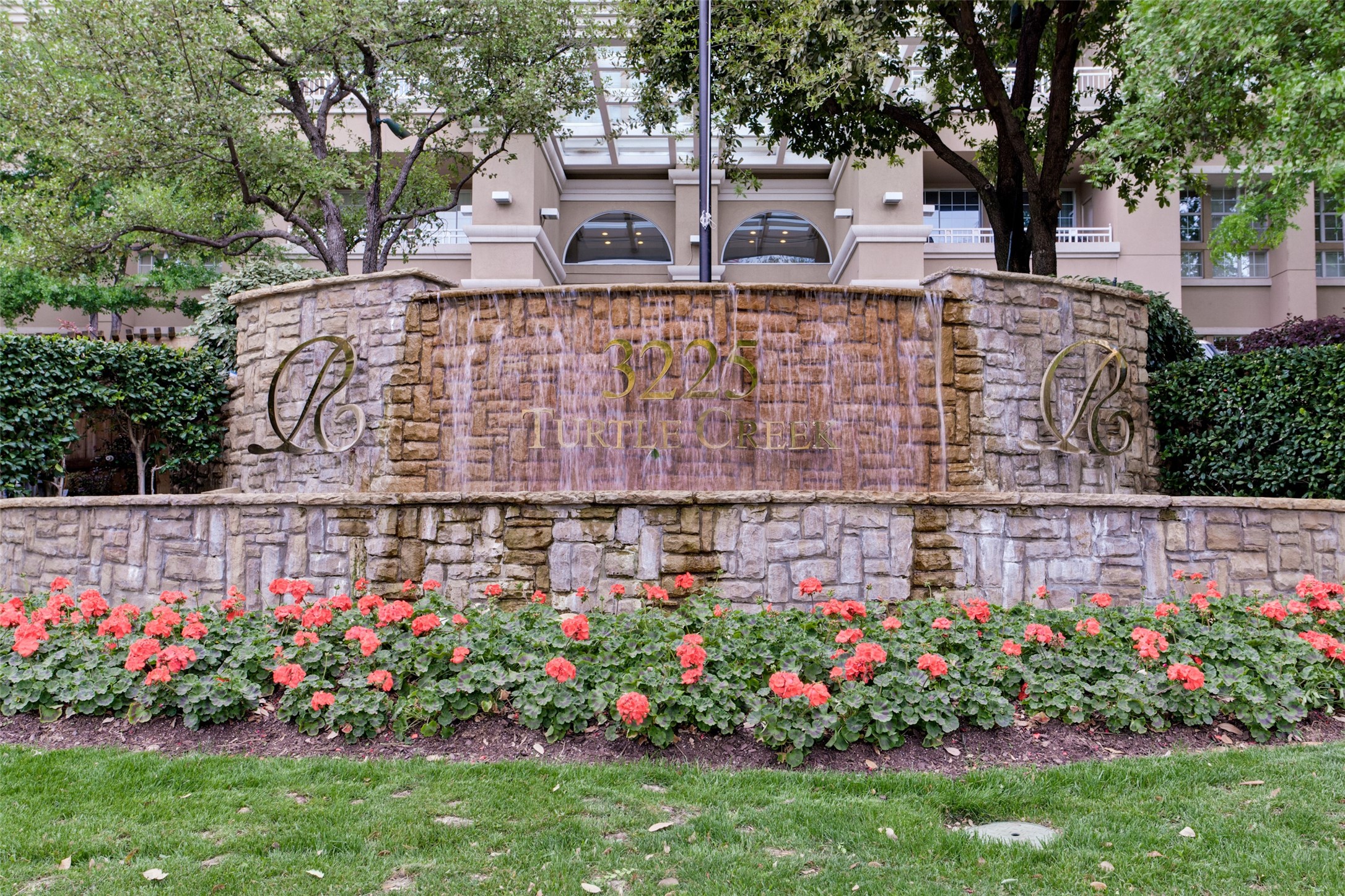 3225 Turtle Creek Boulevard 48