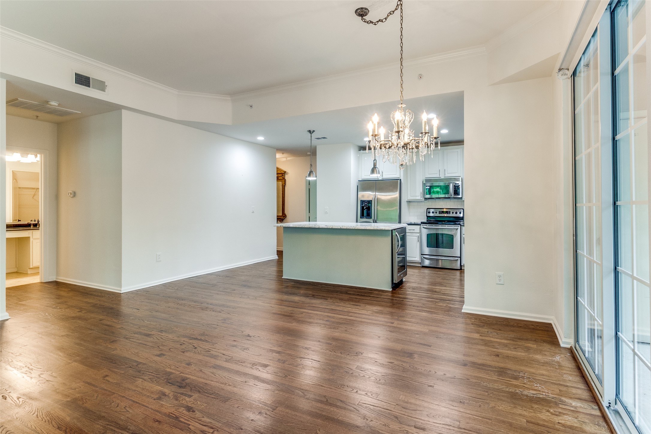 3225 Turtle Creek Boulevard 48