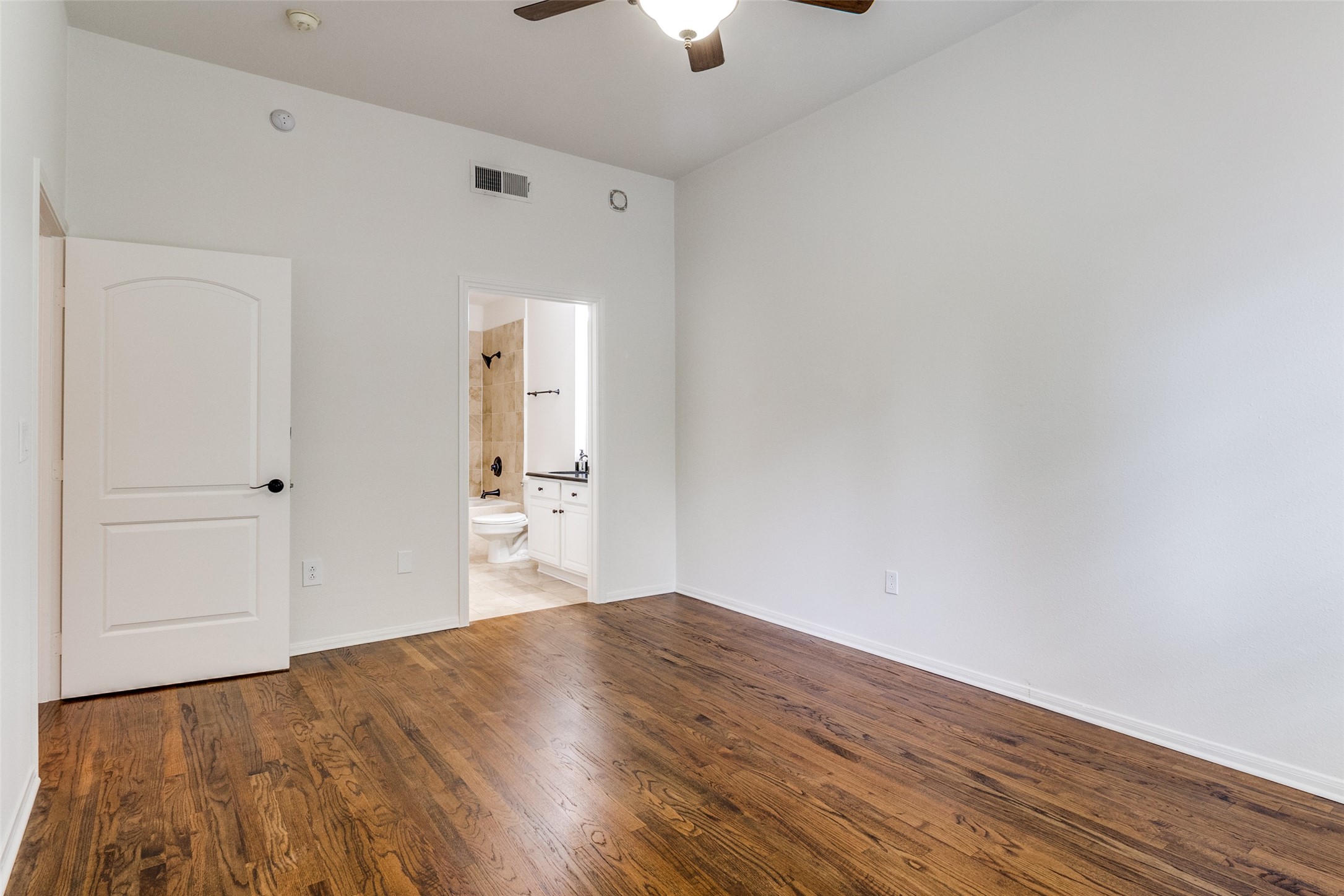 3225 Turtle Creek Boulevard 48