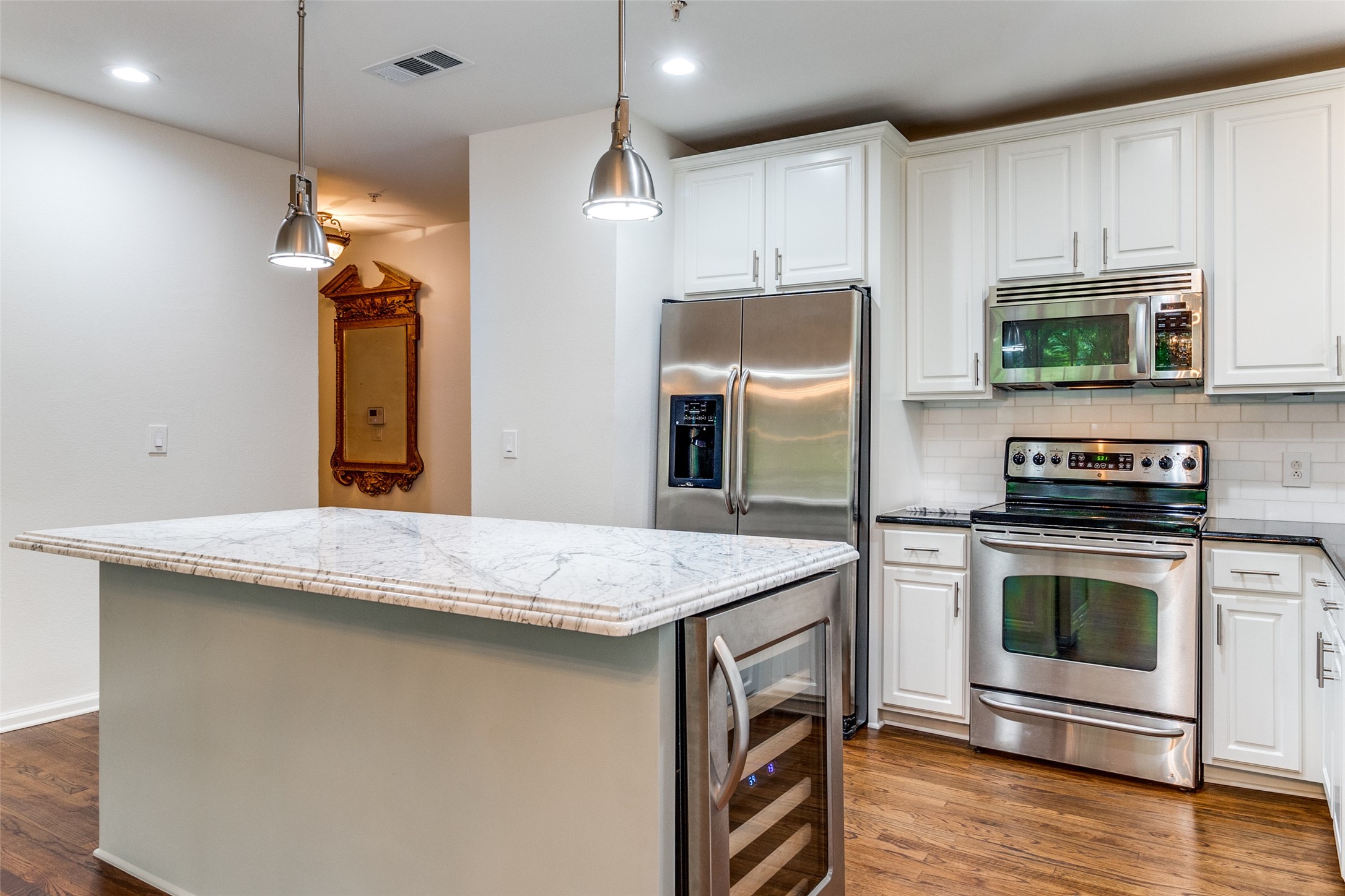 3225 Turtle Creek Boulevard 48