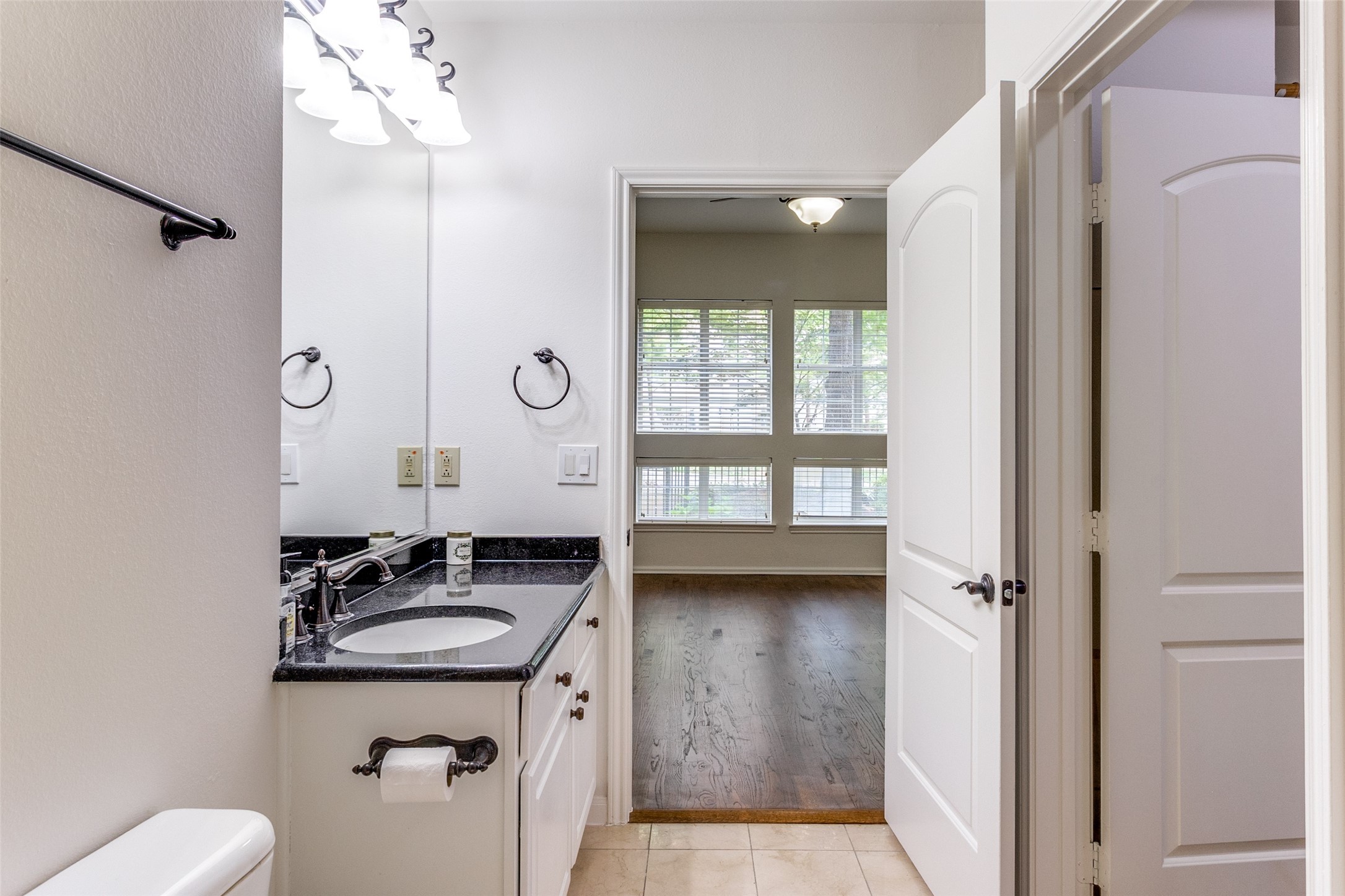 3225 Turtle Creek Boulevard 48