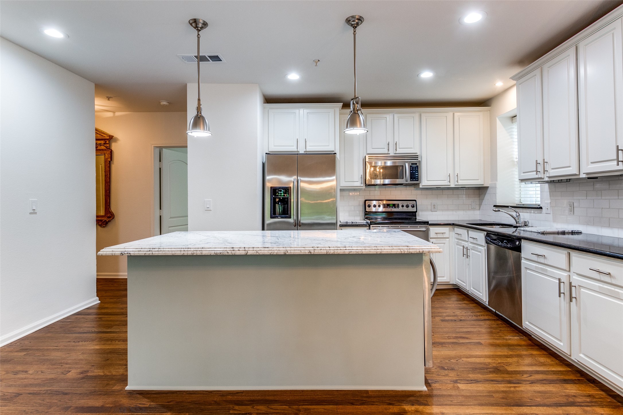 3225 Turtle Creek Boulevard 48