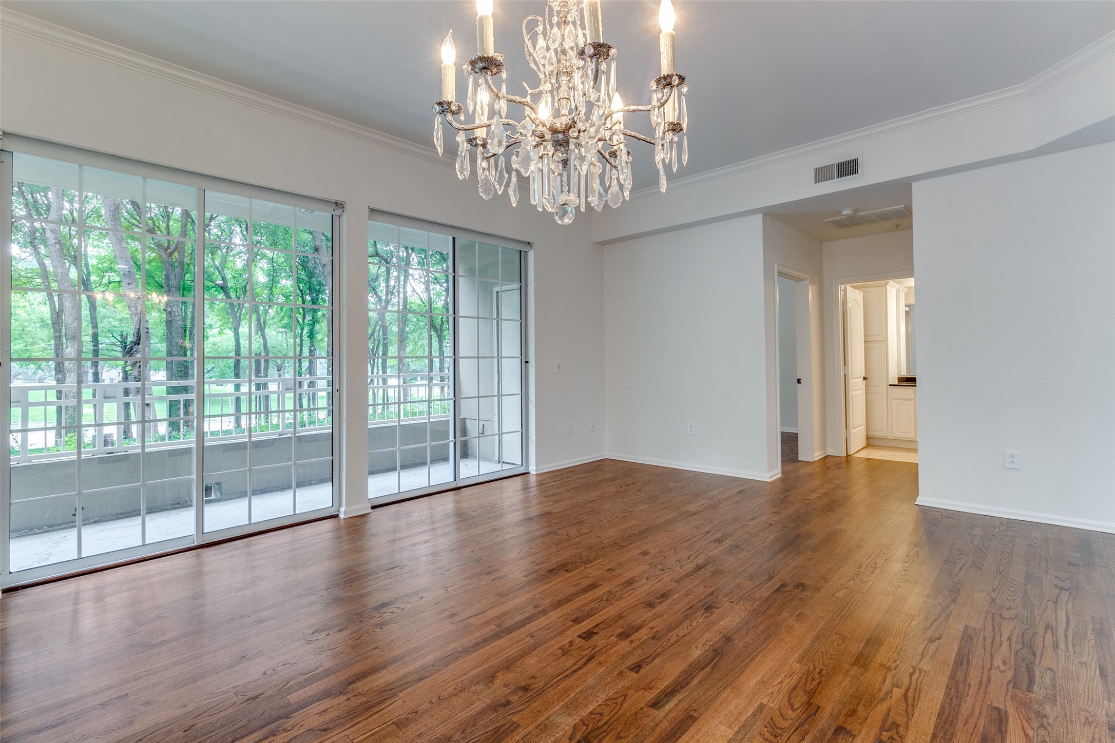 3225 Turtle Creek Boulevard 48