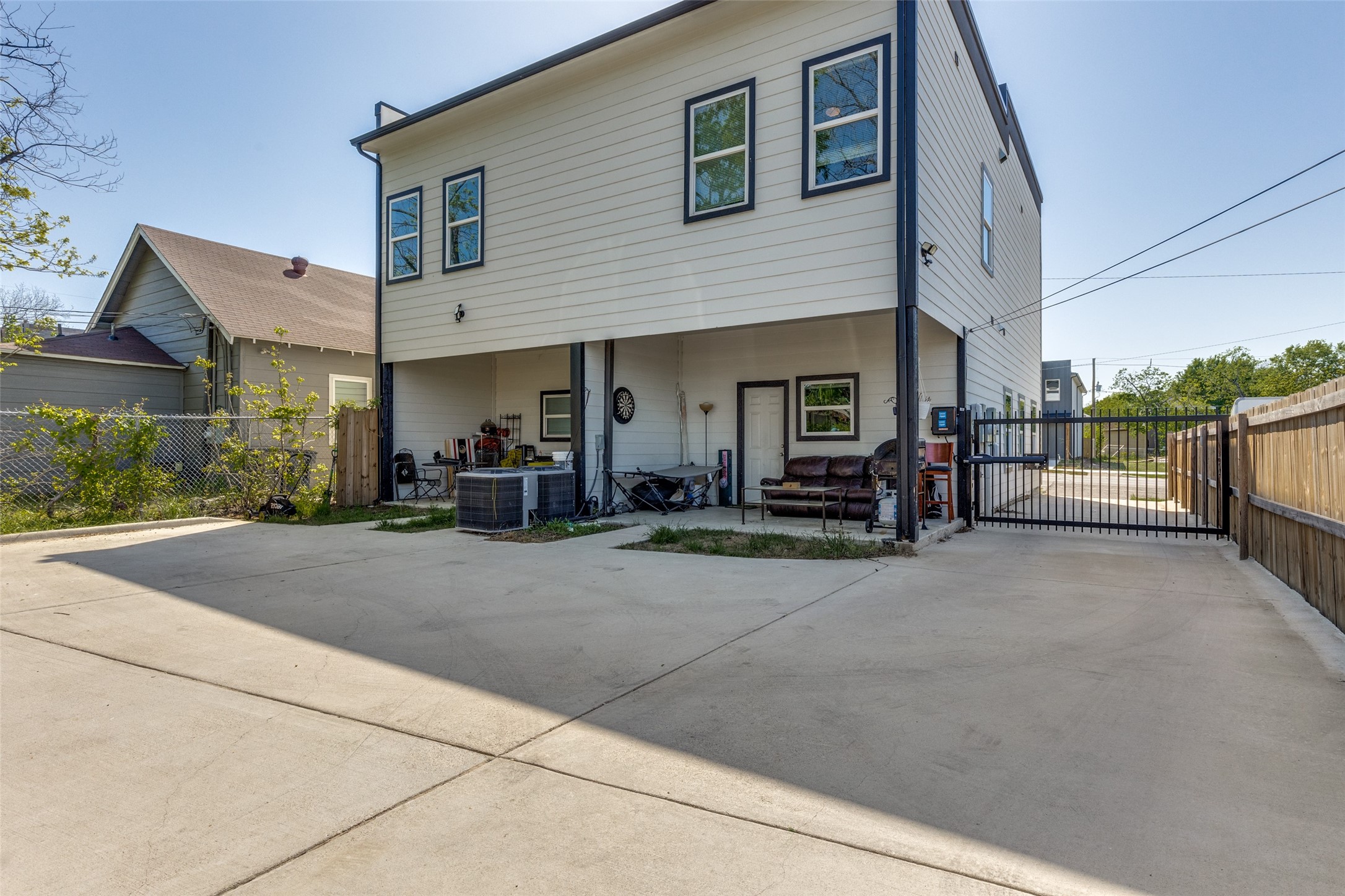1423 Evans Avenue