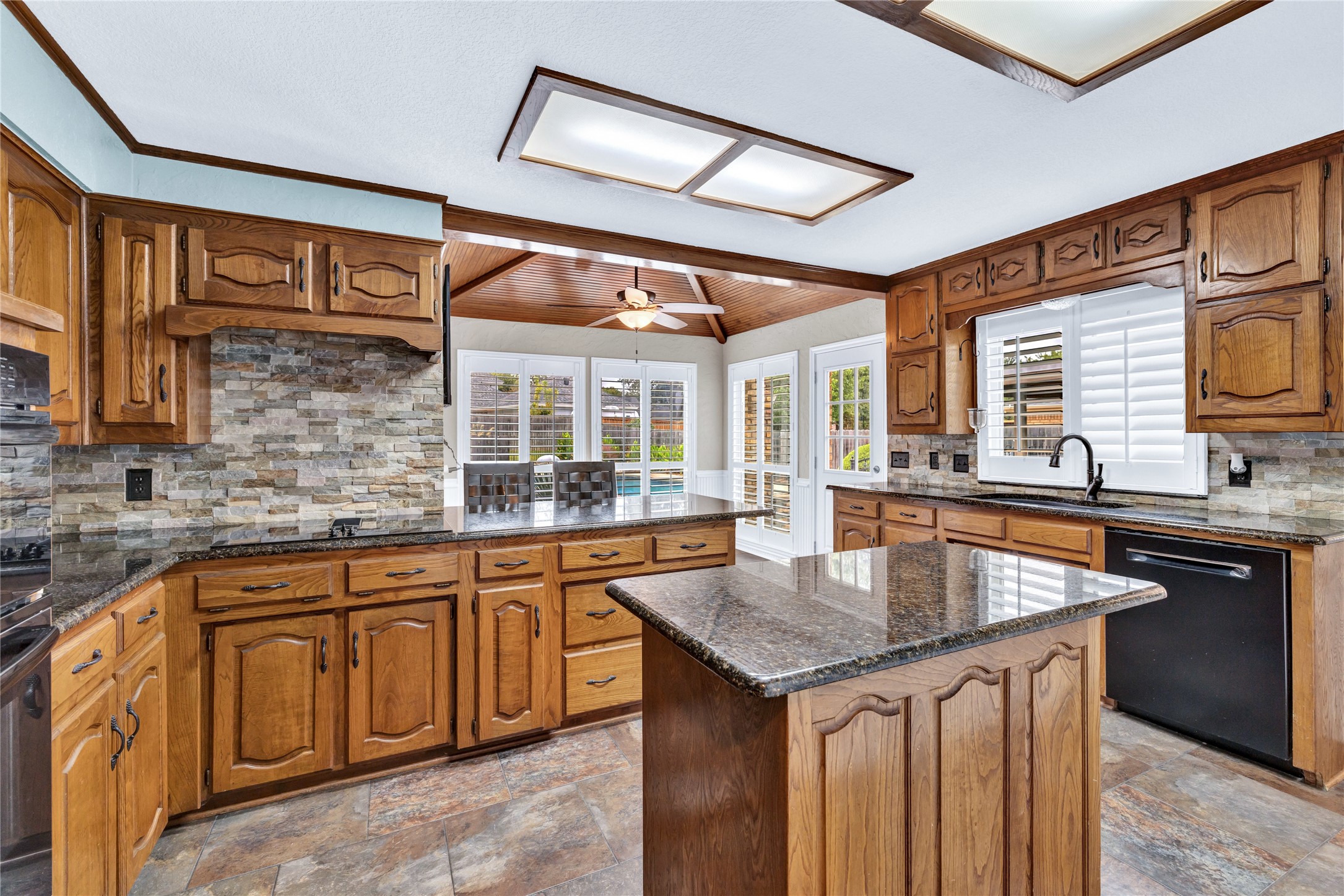 1421 Plantation Drive N