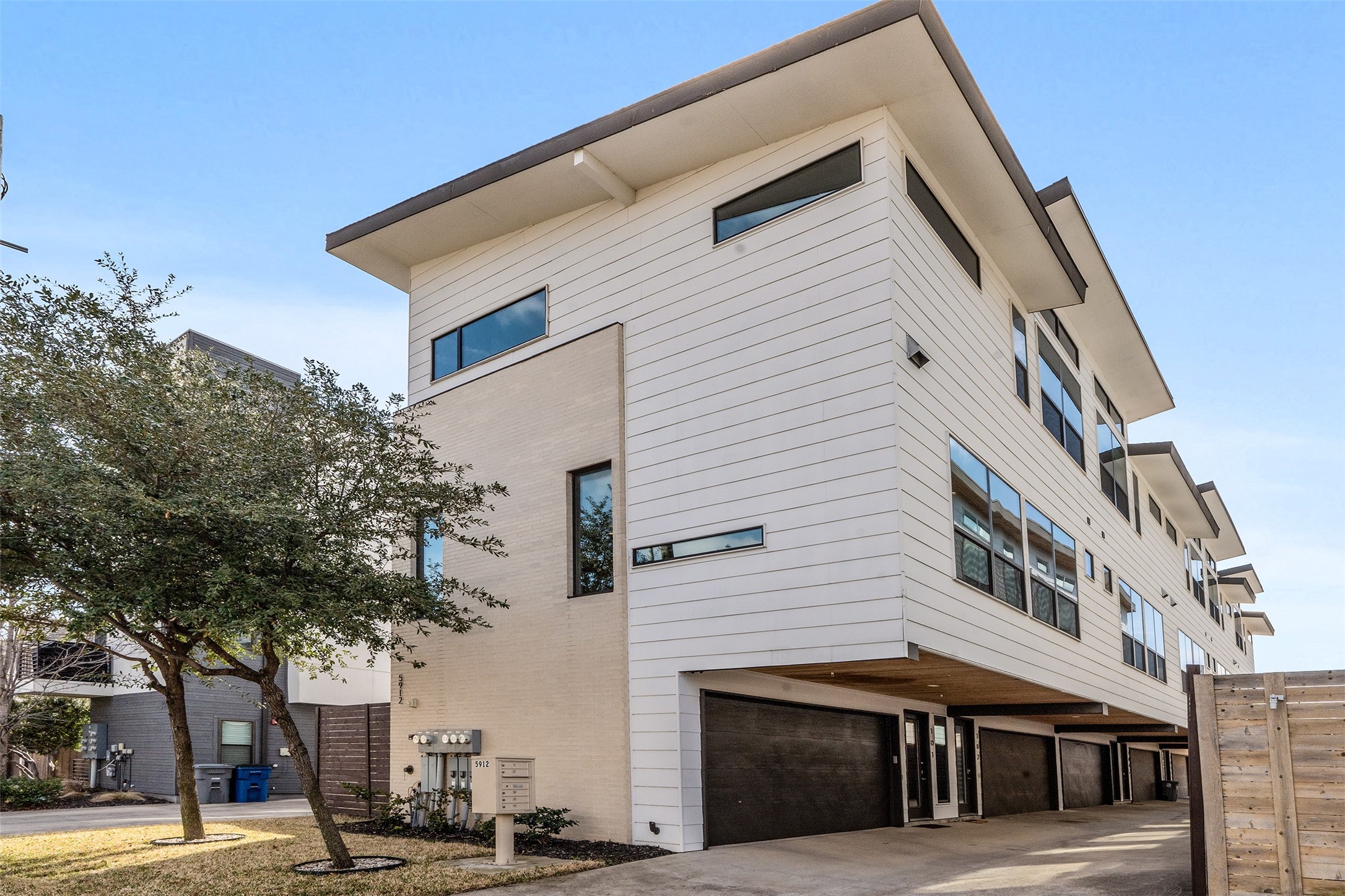 5912 Lindell Avenue 101