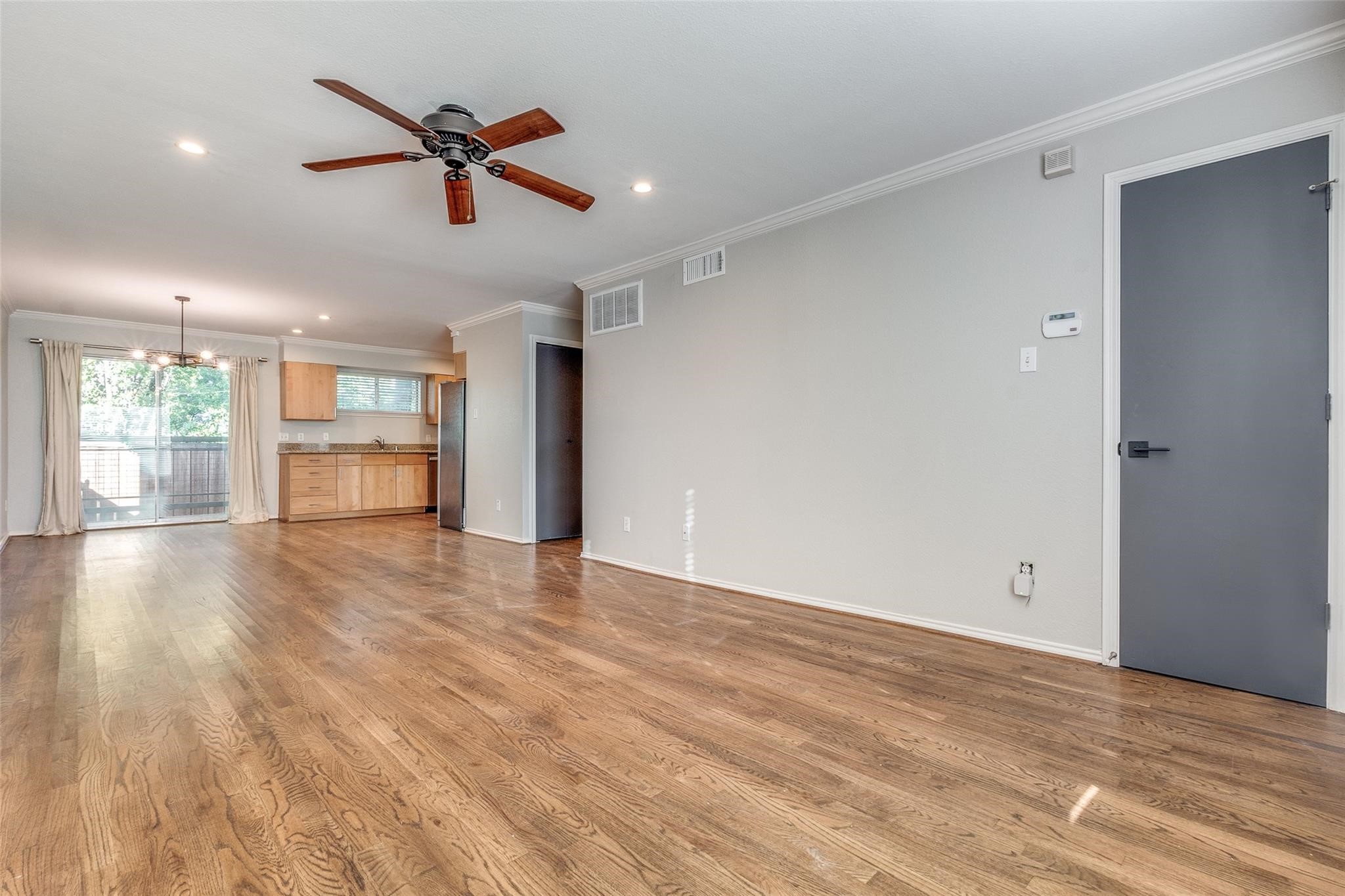 4616 W Lovers Lane 121