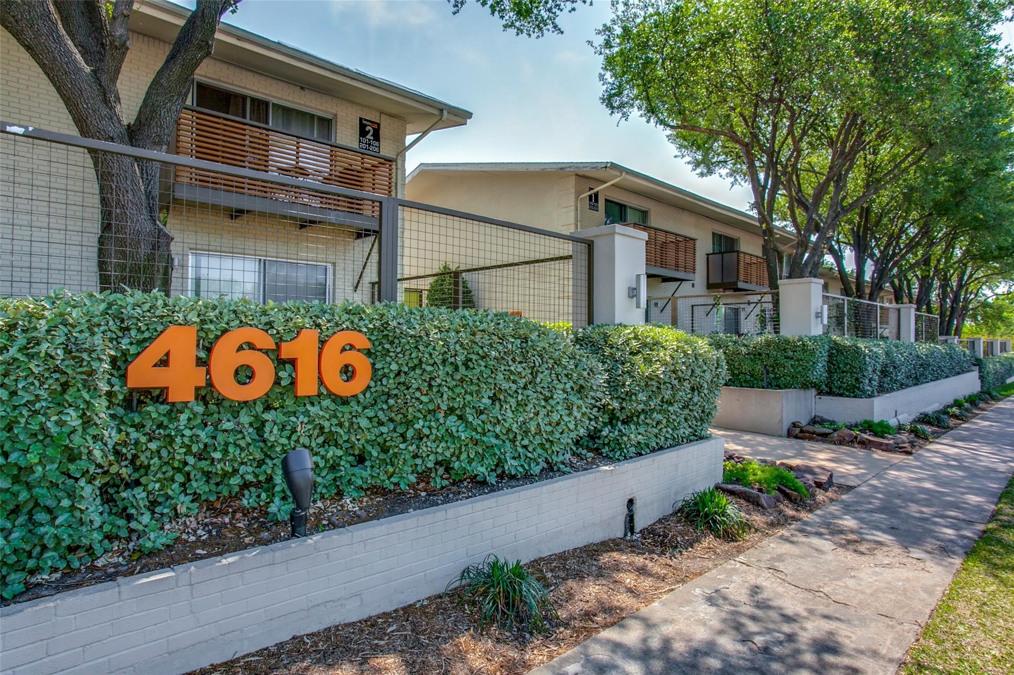 4616 W Lovers Lane 121