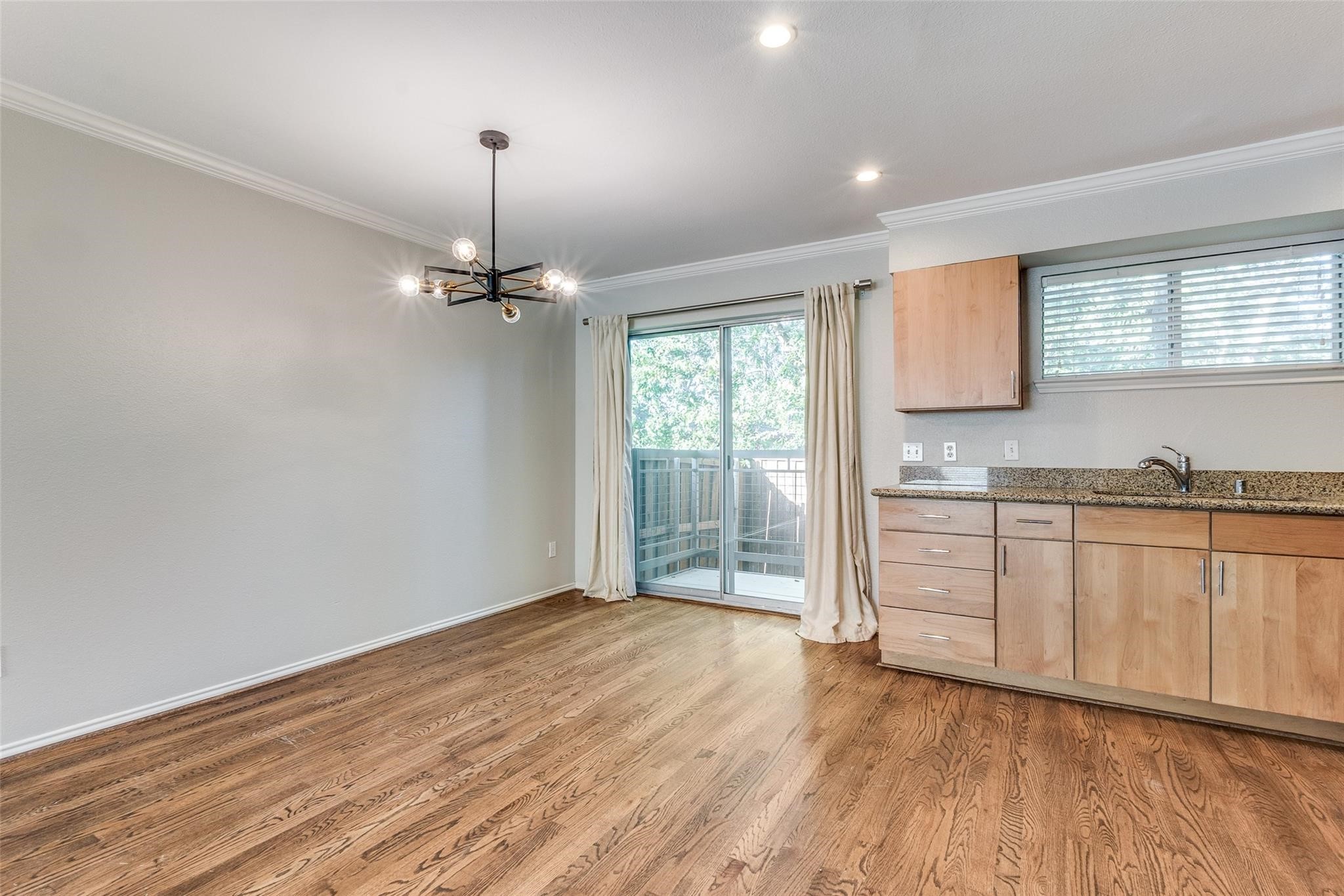 4616 W Lovers Lane 121