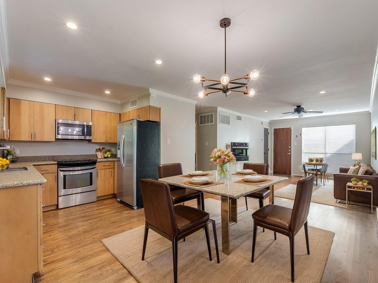 4616 W Lovers Lane 121