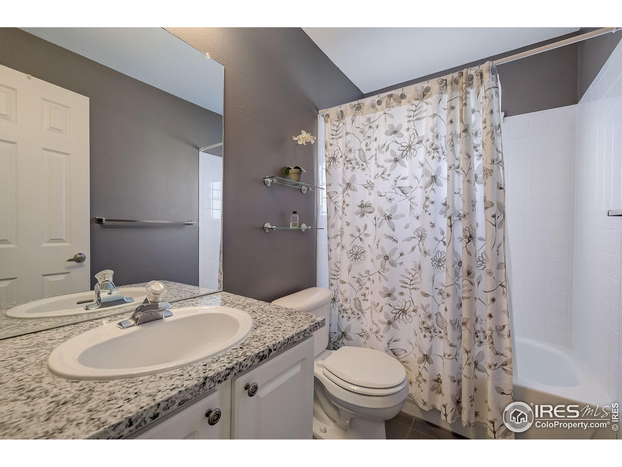 13550 Washington St 2C