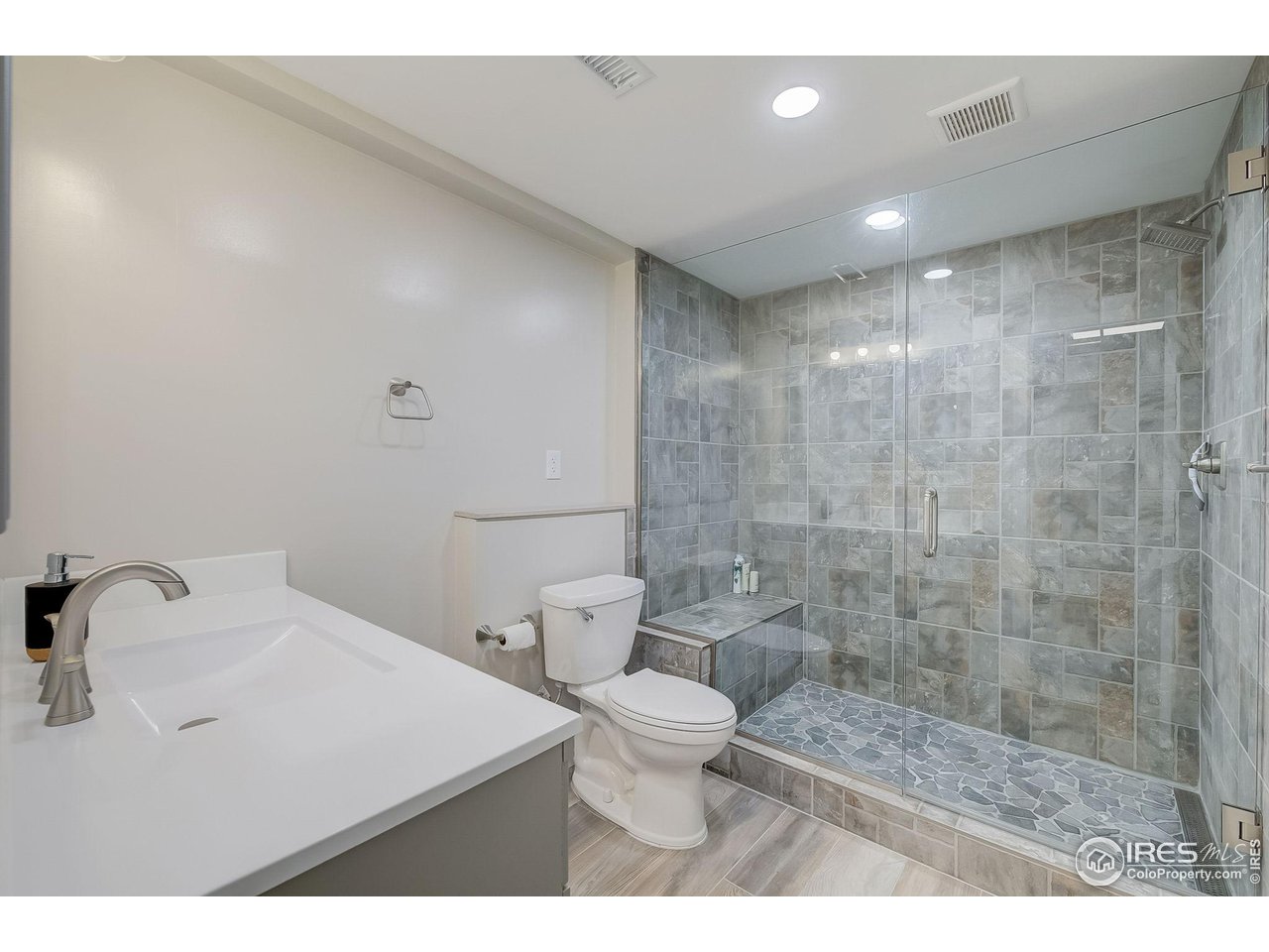 13550 Washington St 2C