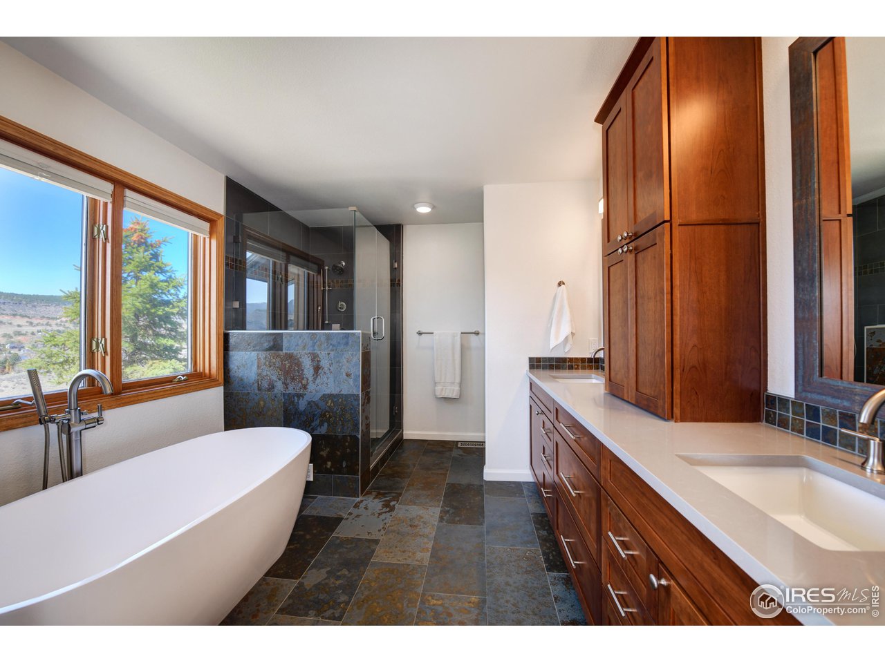 816 Mountain View Dr