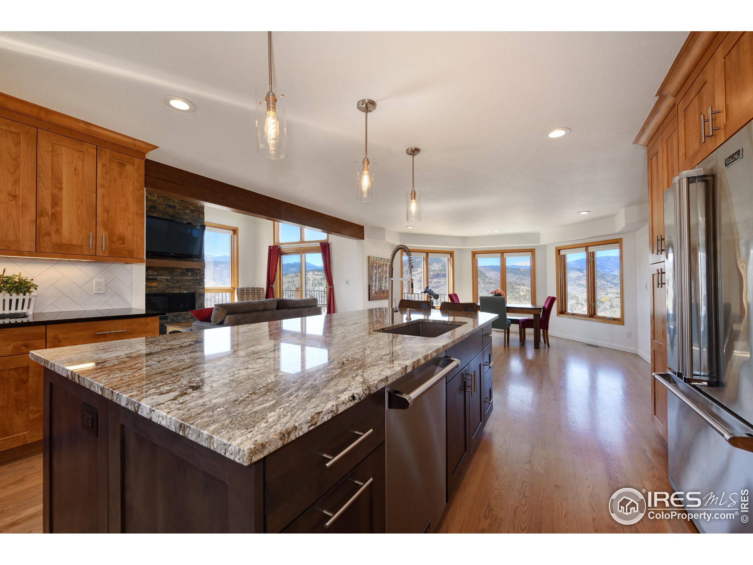 816 Mountain View Dr