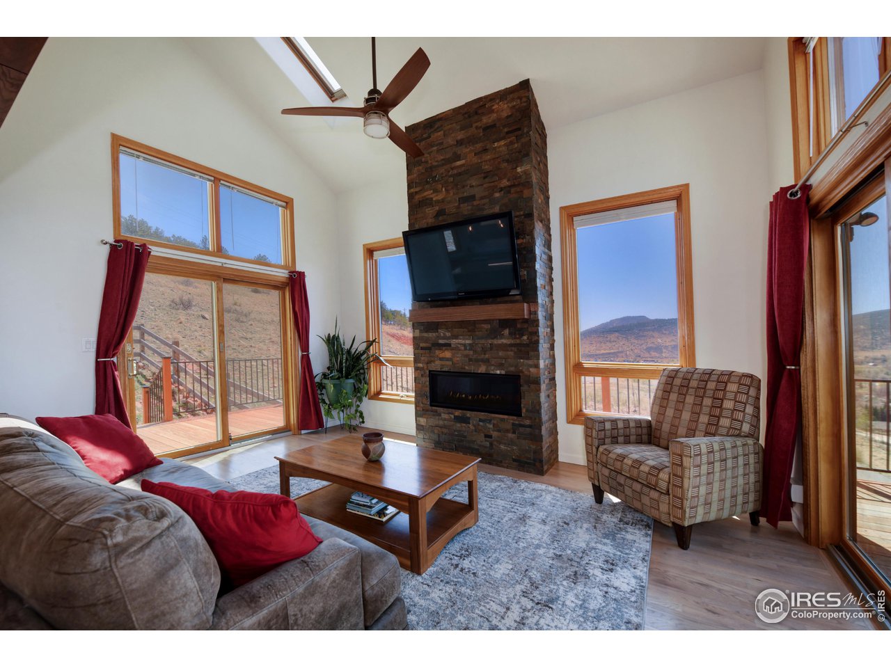 816 Mountain View Dr