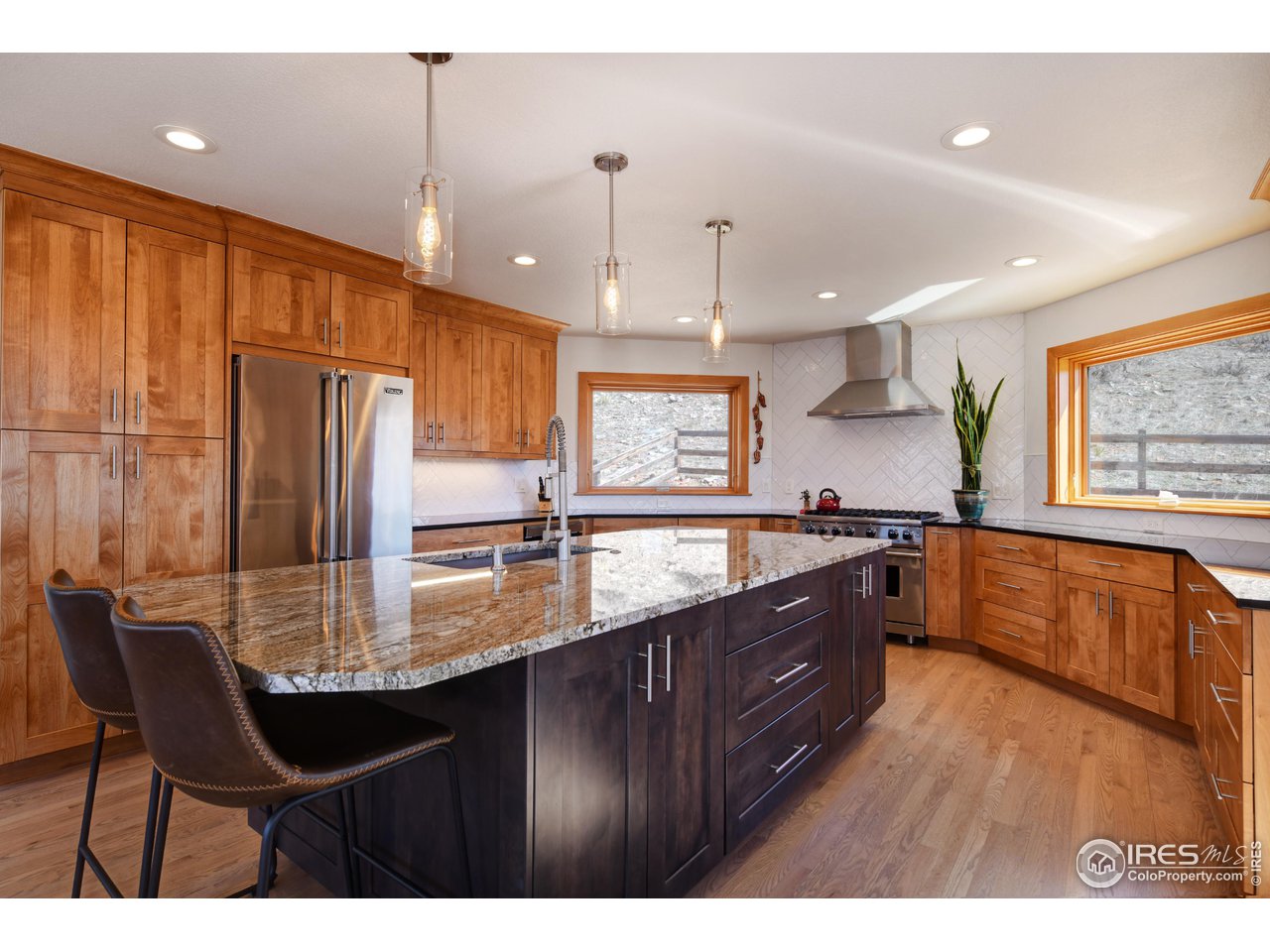 816 Mountain View Dr