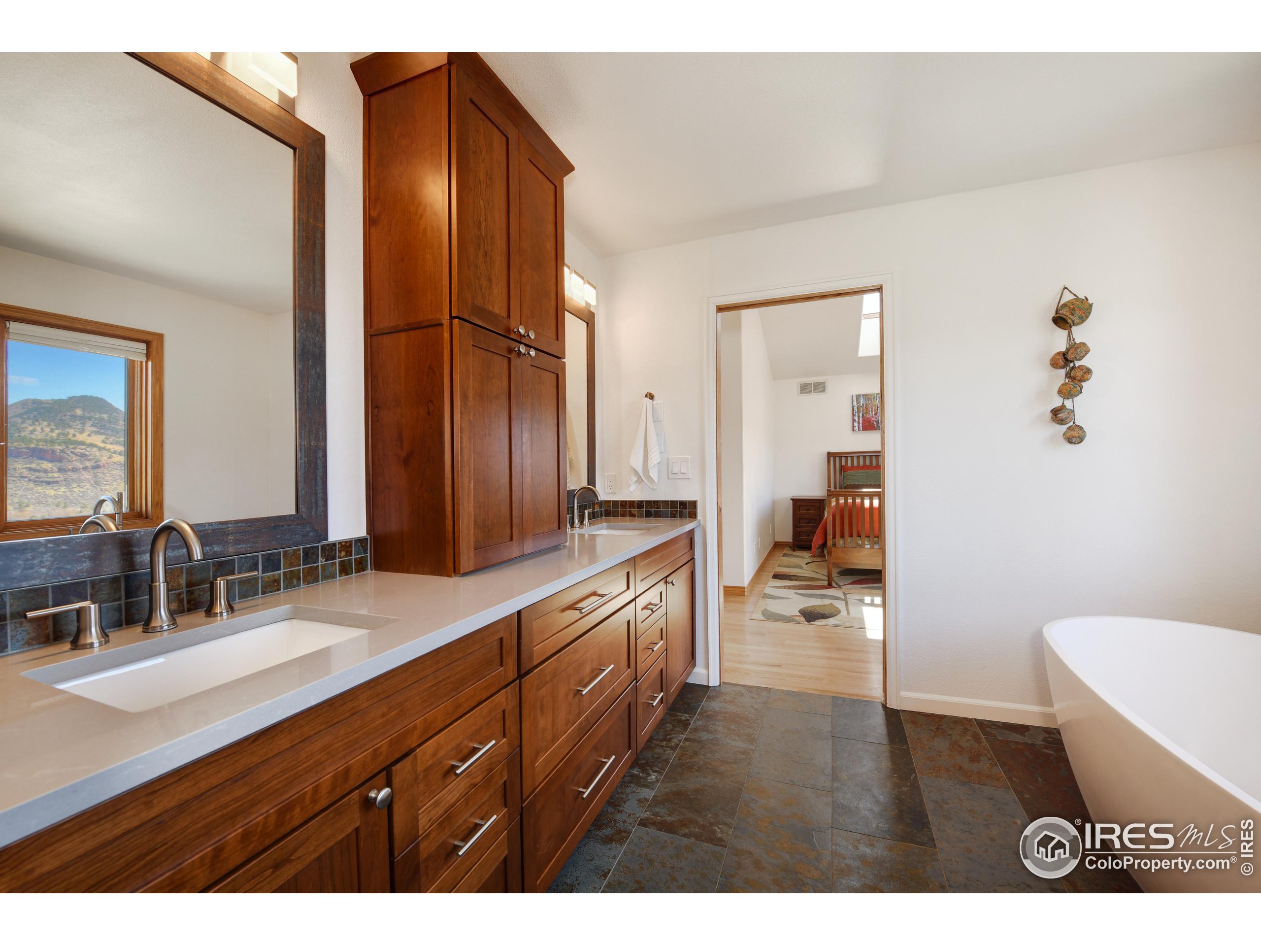 816 Mountain View Dr