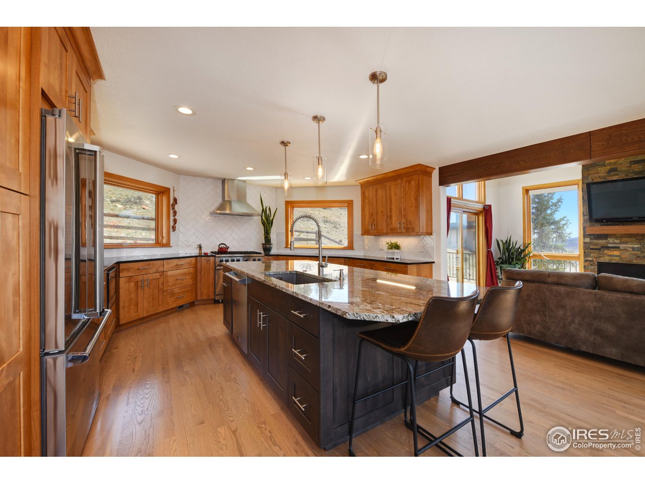 816 Mountain View Dr