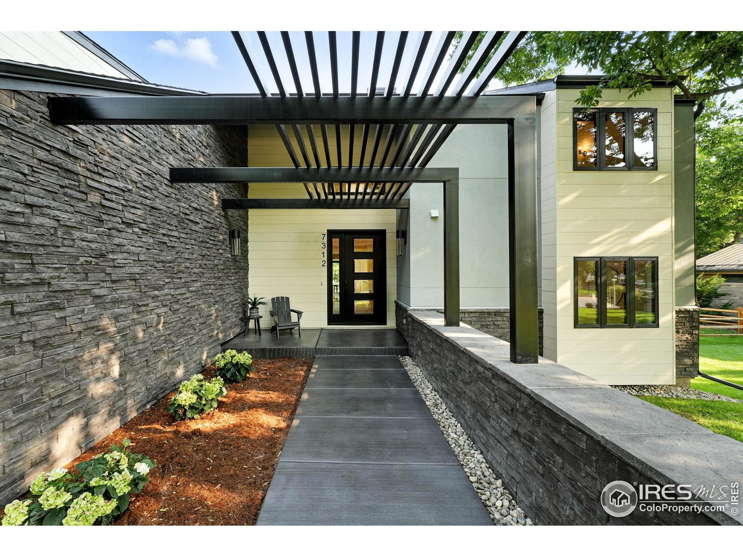 7312 Island Cir